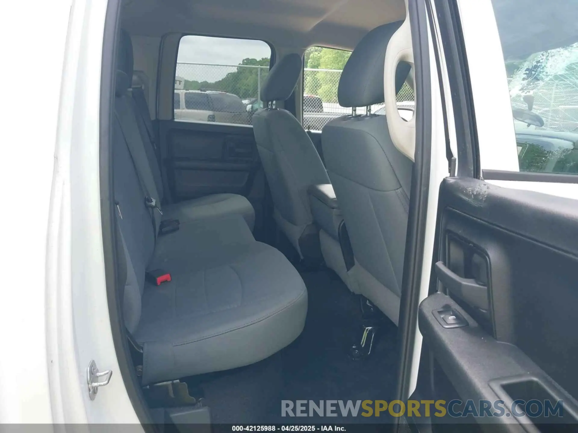 8 Photograph of a damaged car 1C6RR6FG8KS500099 RAM 1500 CLASSIC 2019