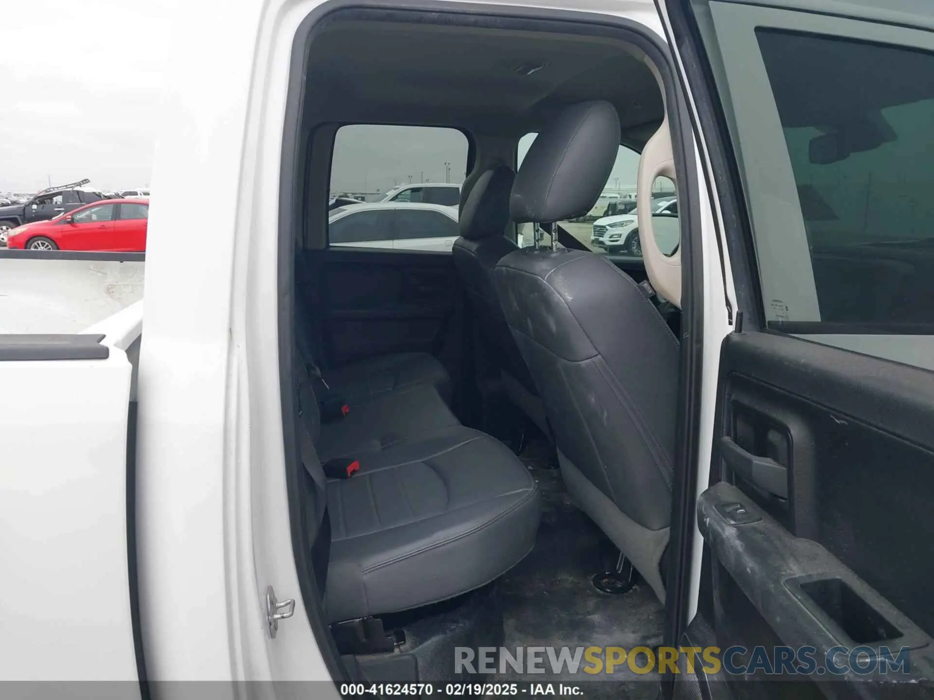 8 Photograph of a damaged car 1C6RR6FG9KS581436 RAM 1500 CLASSIC 2019