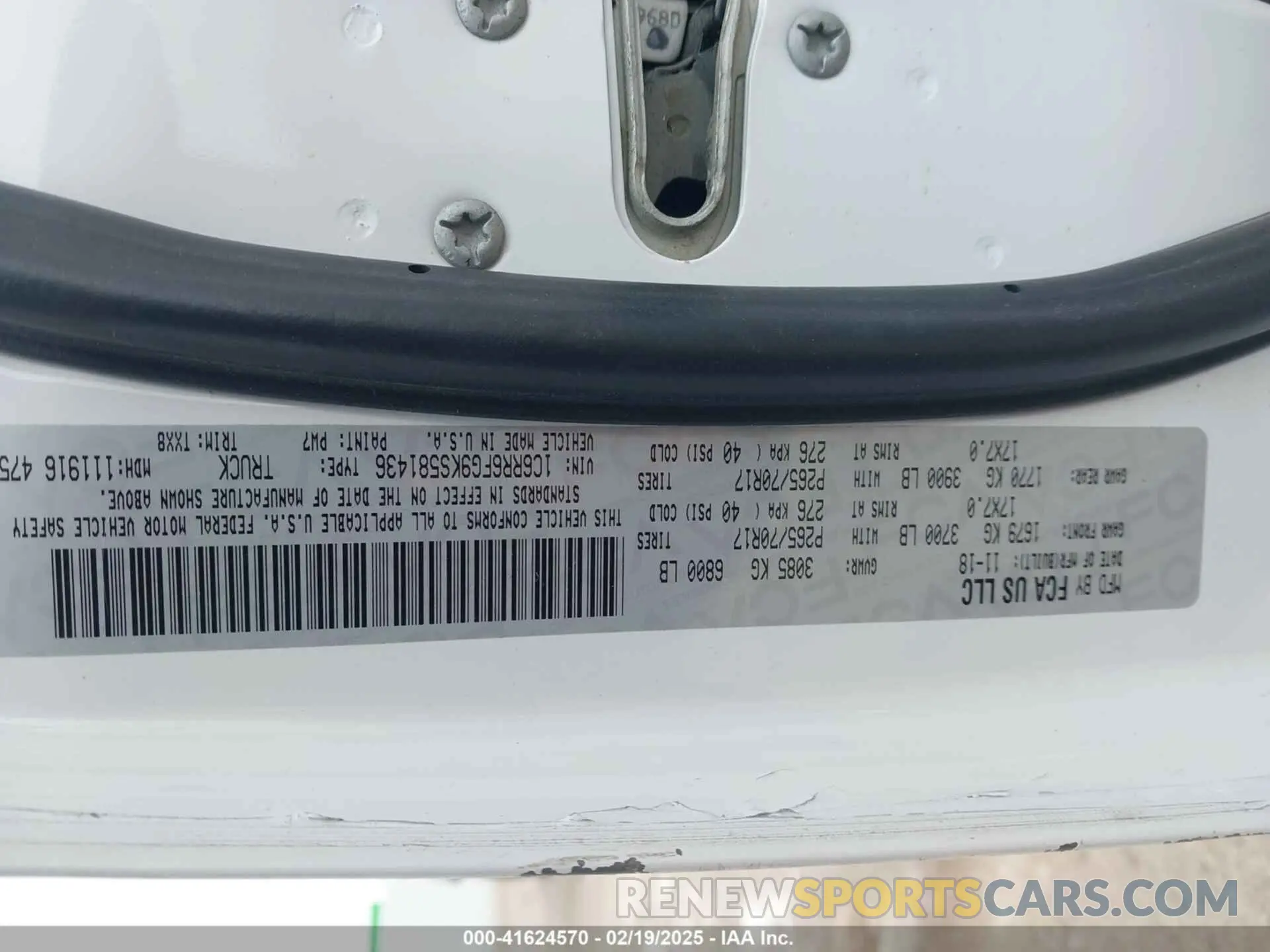 9 Photograph of a damaged car 1C6RR6FG9KS581436 RAM 1500 CLASSIC 2019