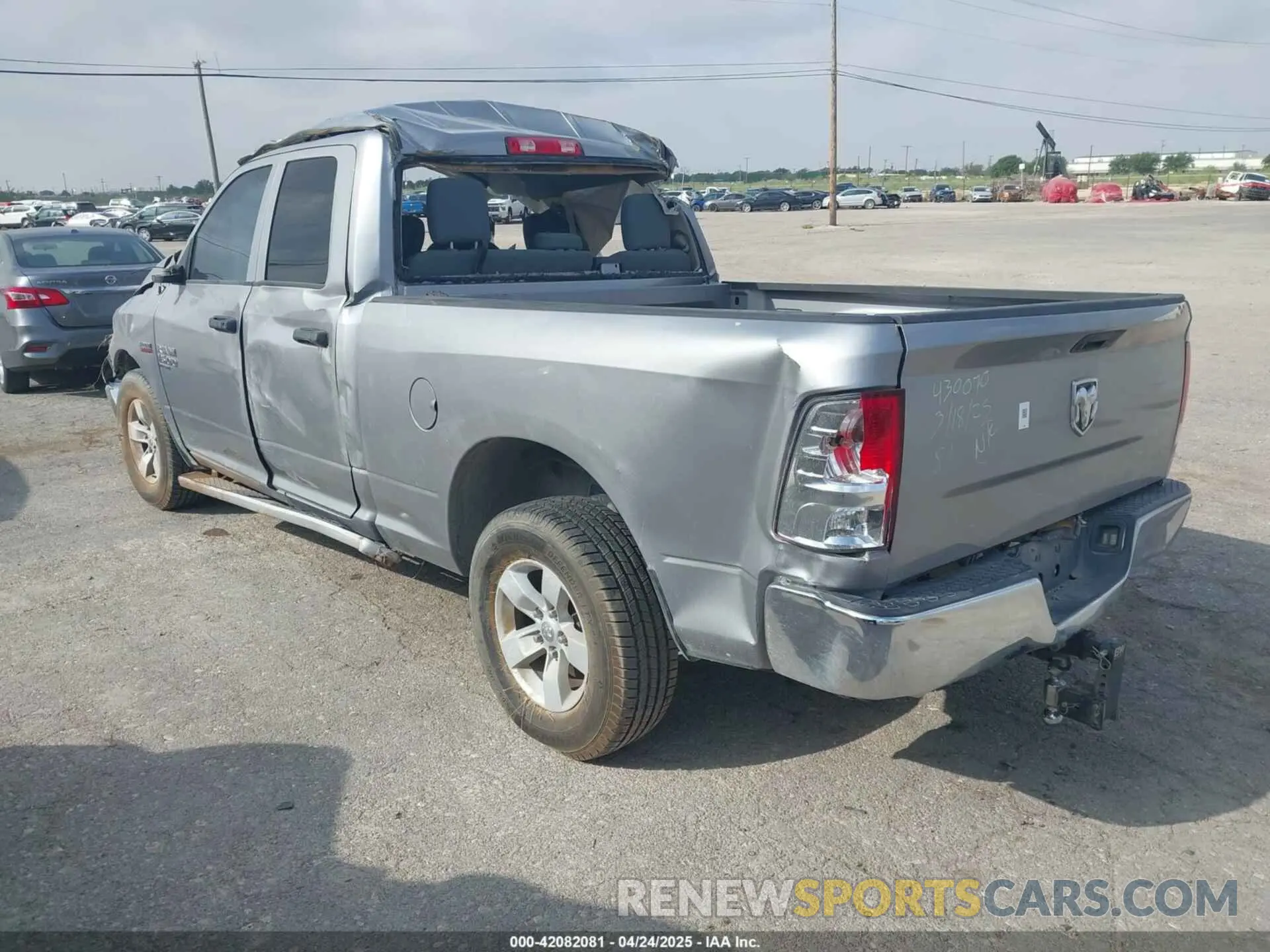3 Photograph of a damaged car 1C6RR6FT0KS723363 RAM 1500 CLASSIC 2019