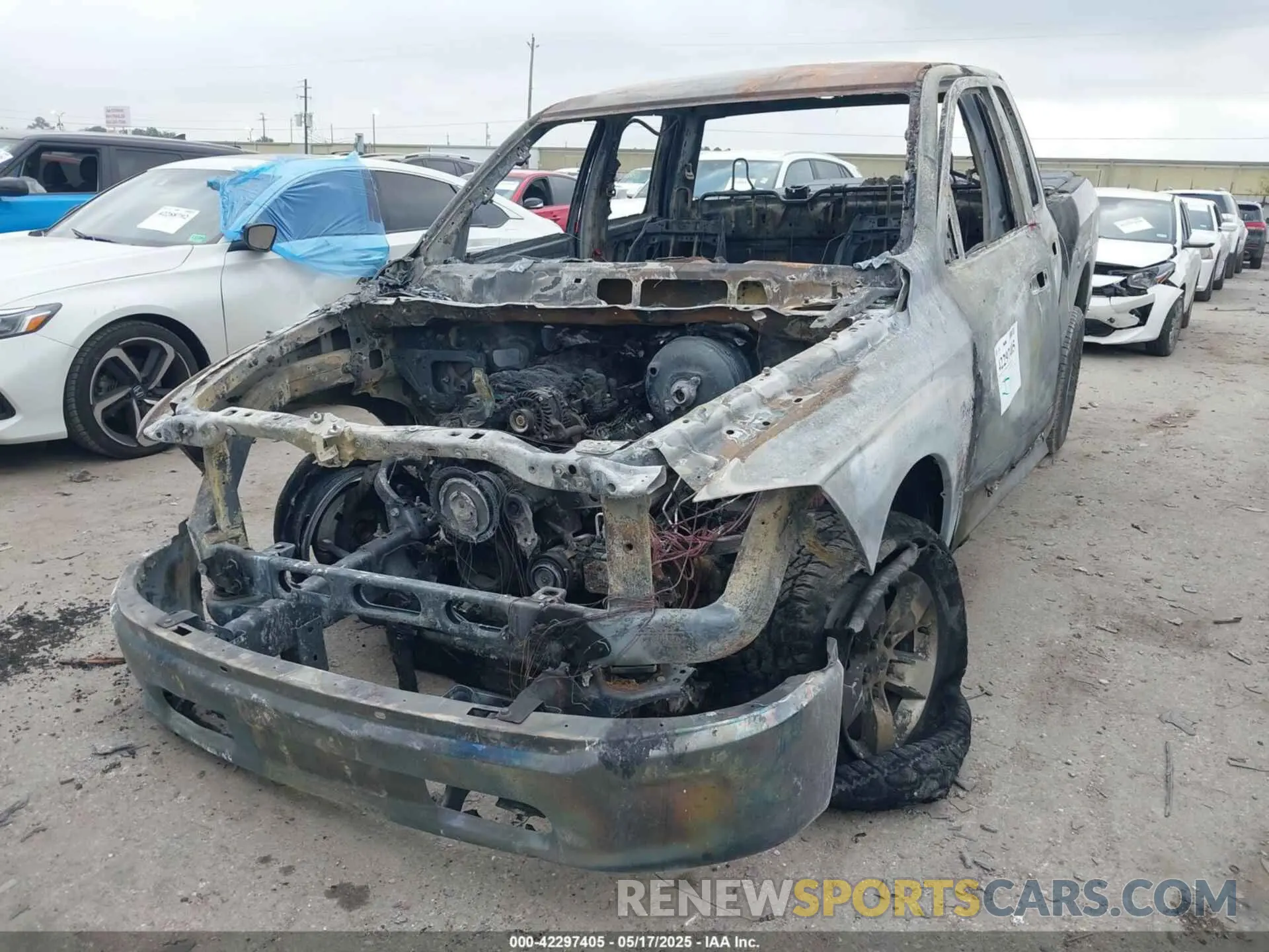 2 Photograph of a damaged car 1C6RR6FT2KS723364 RAM 1500 CLASSIC 2019