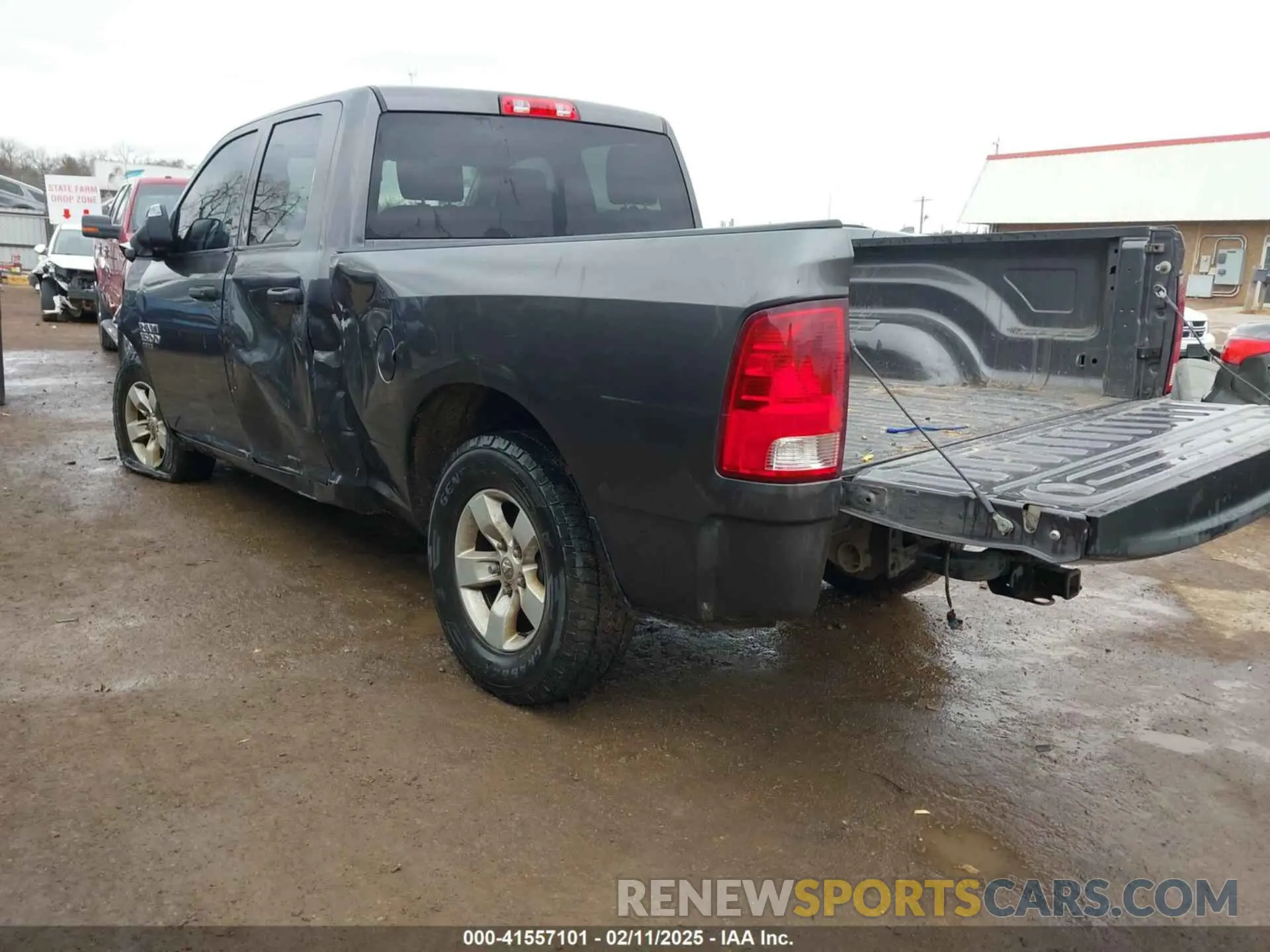 3 Photograph of a damaged car 1C6RR6FT2KS723641 RAM 1500 CLASSIC 2019