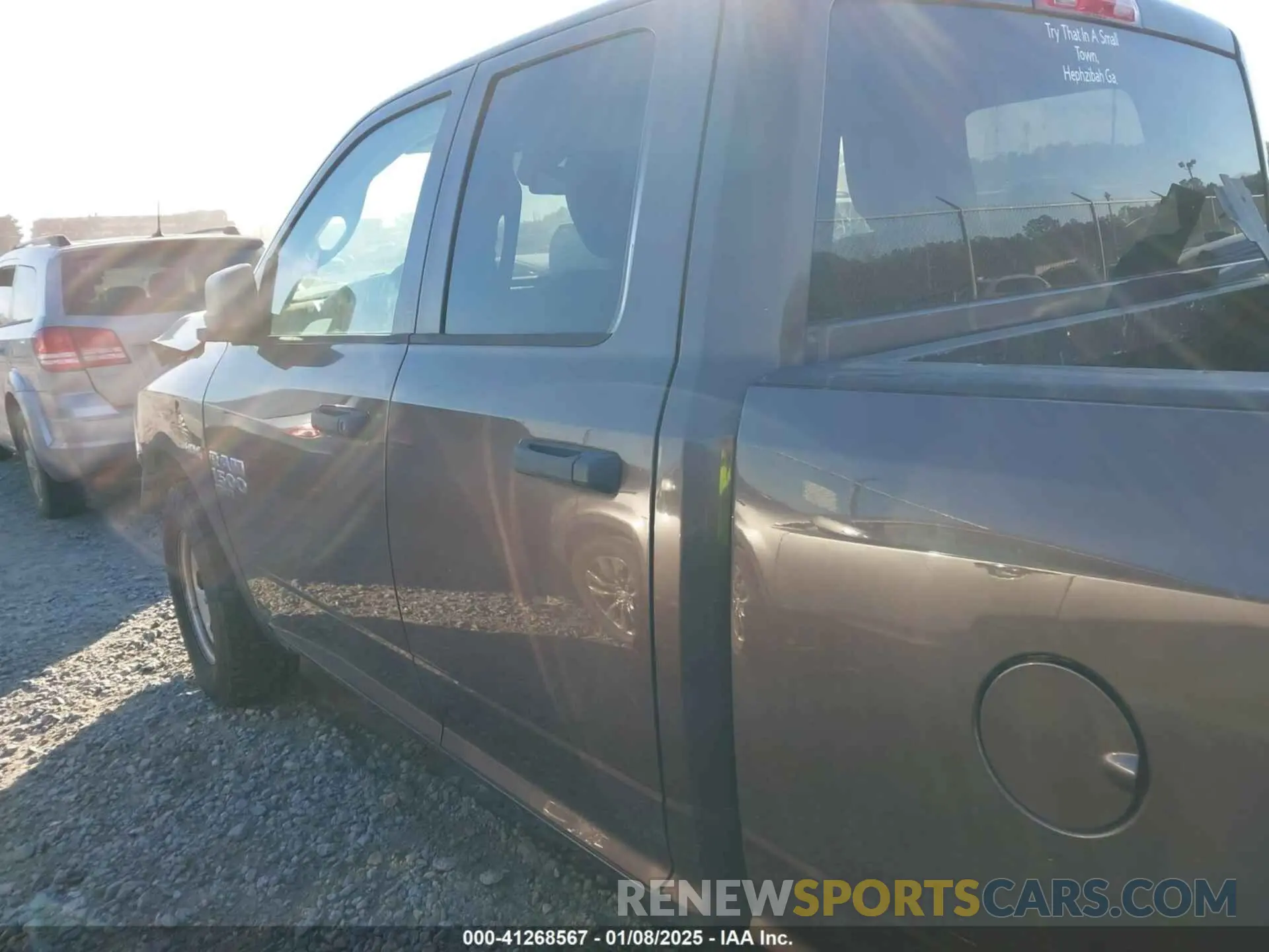 14 Photograph of a damaged car 1C6RR6FT3KS525697 RAM 1500 CLASSIC 2019