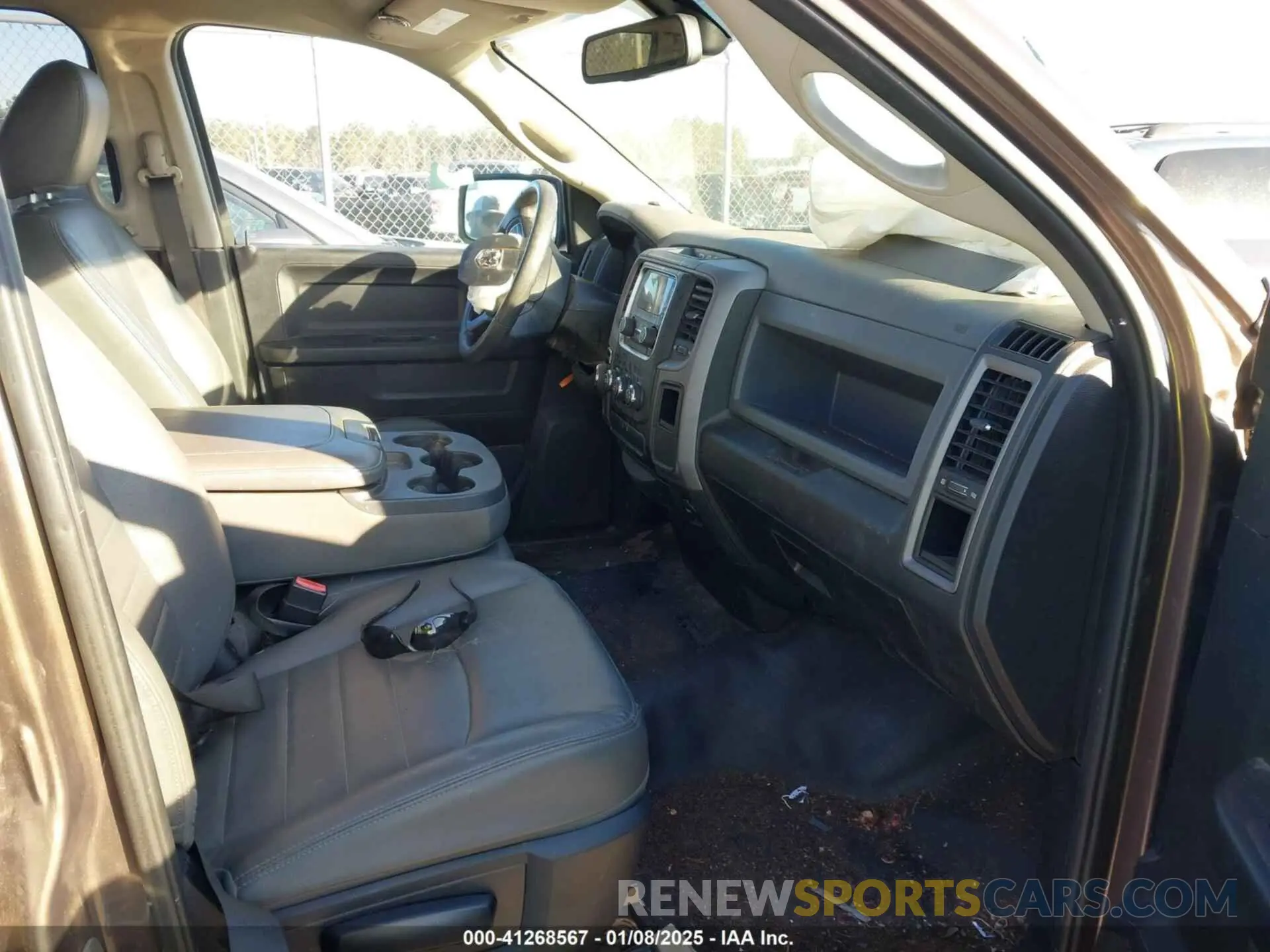 5 Photograph of a damaged car 1C6RR6FT3KS525697 RAM 1500 CLASSIC 2019