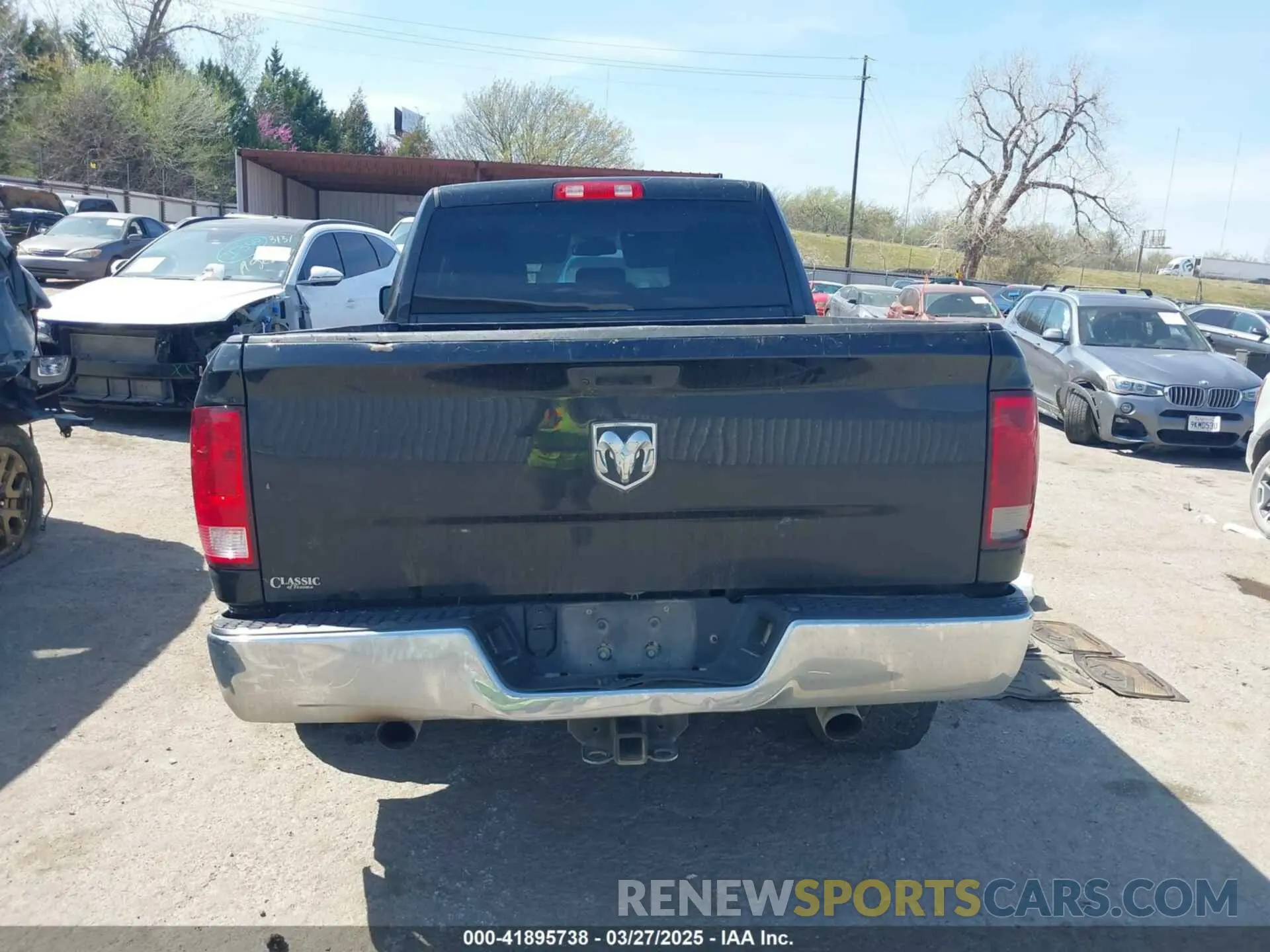 17 Photograph of a damaged car 1C6RR6FT3KS563110 RAM 1500 CLASSIC 2019