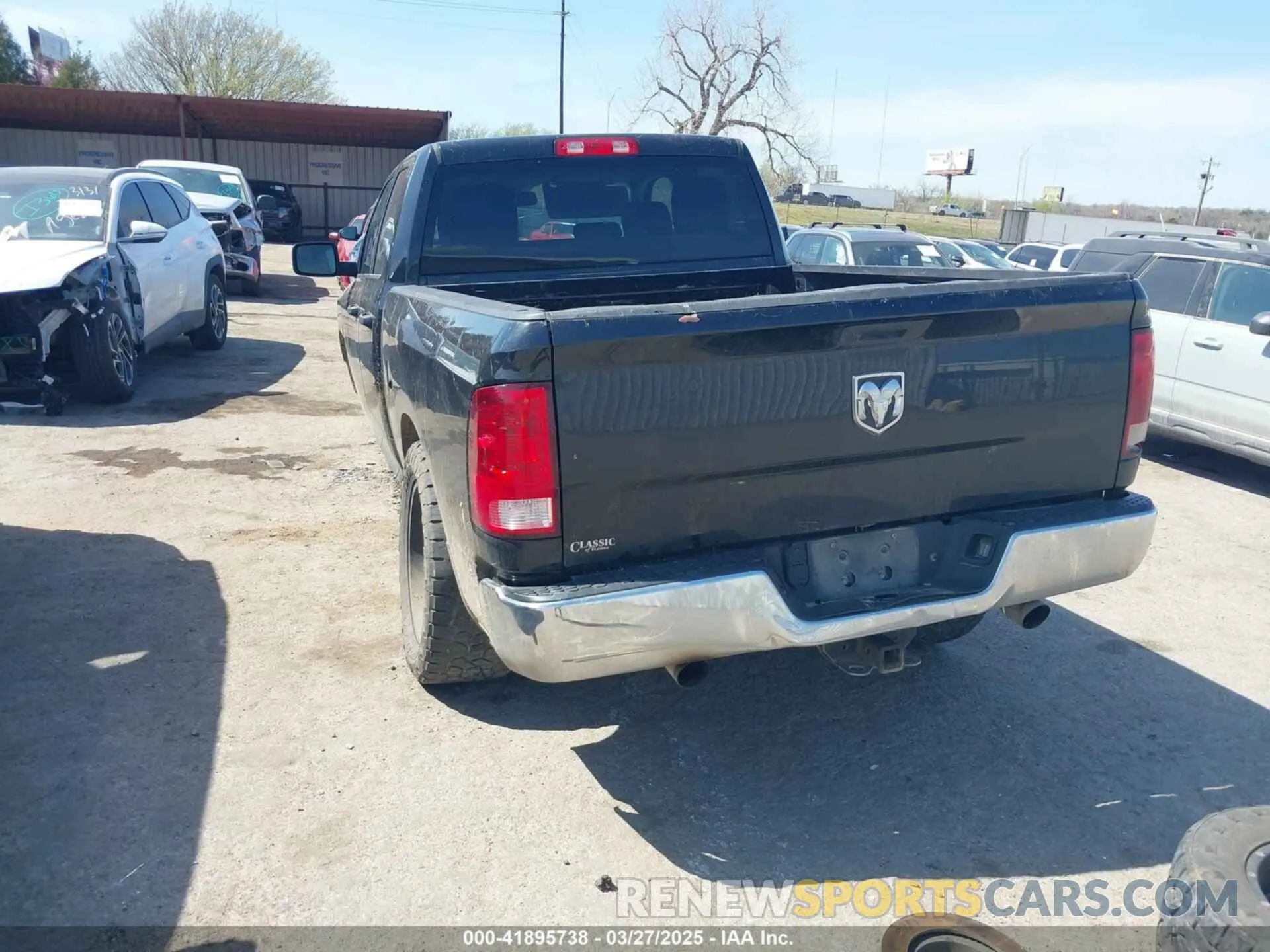 3 Photograph of a damaged car 1C6RR6FT3KS563110 RAM 1500 CLASSIC 2019