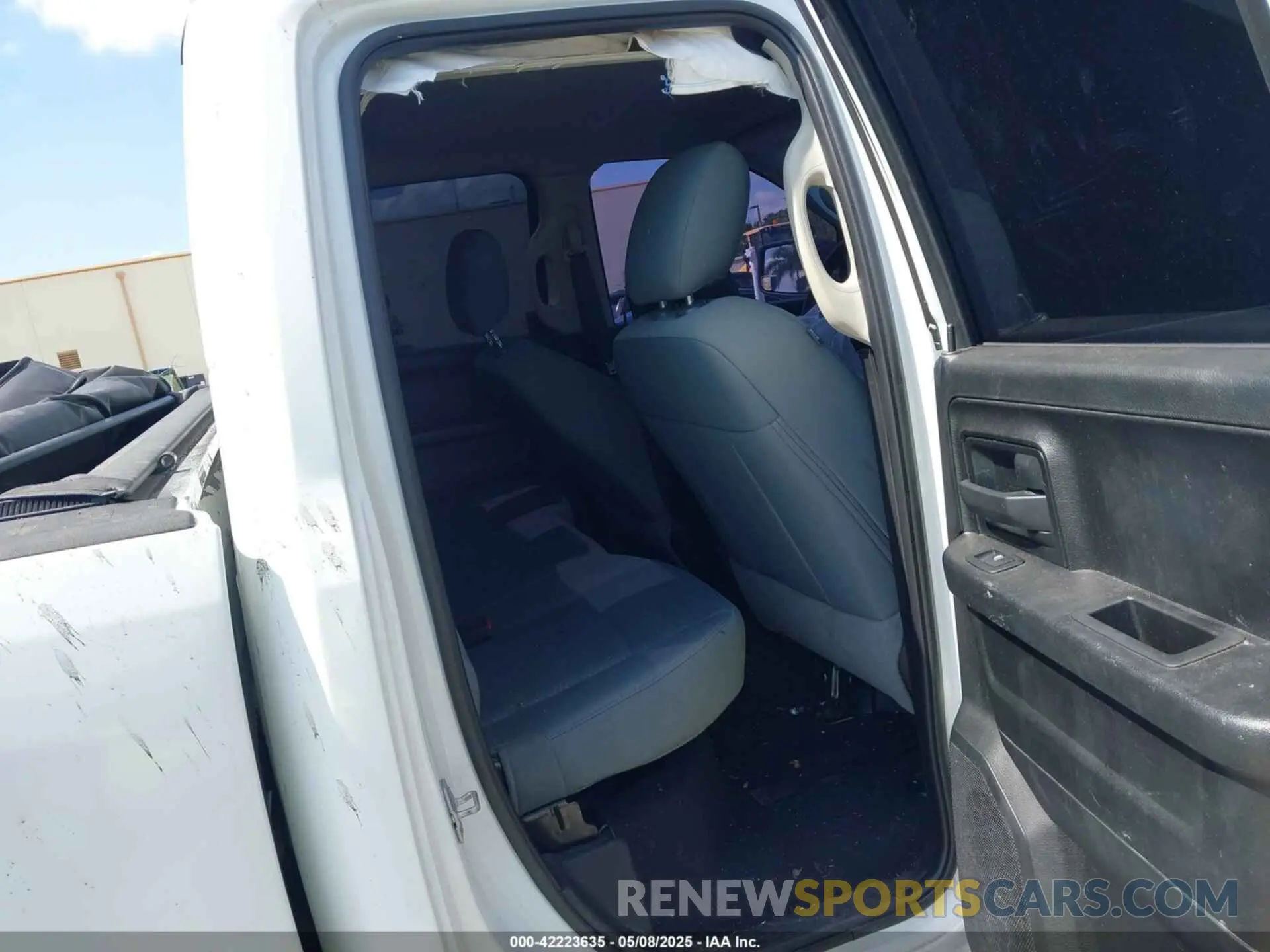 8 Photograph of a damaged car 1C6RR6FT6KS545782 RAM 1500 CLASSIC 2019