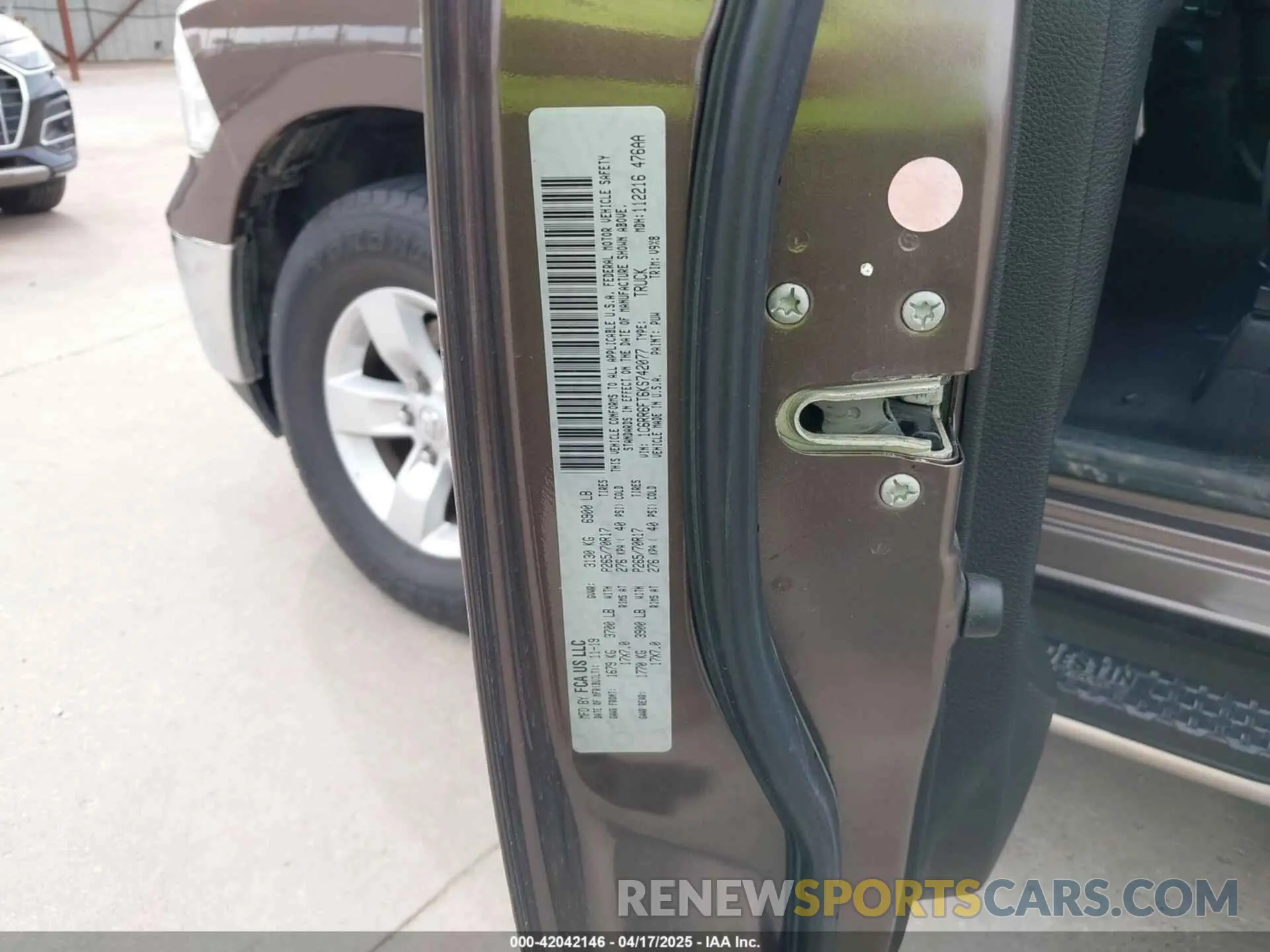 9 Photograph of a damaged car 1C6RR6FT6KS742077 RAM 1500 CLASSIC 2019