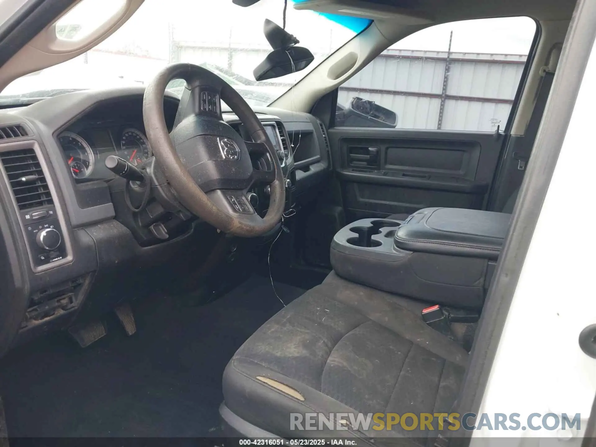 10 Photograph of a damaged car 1C6RR6FT7KS552546 RAM 1500 CLASSIC 2019