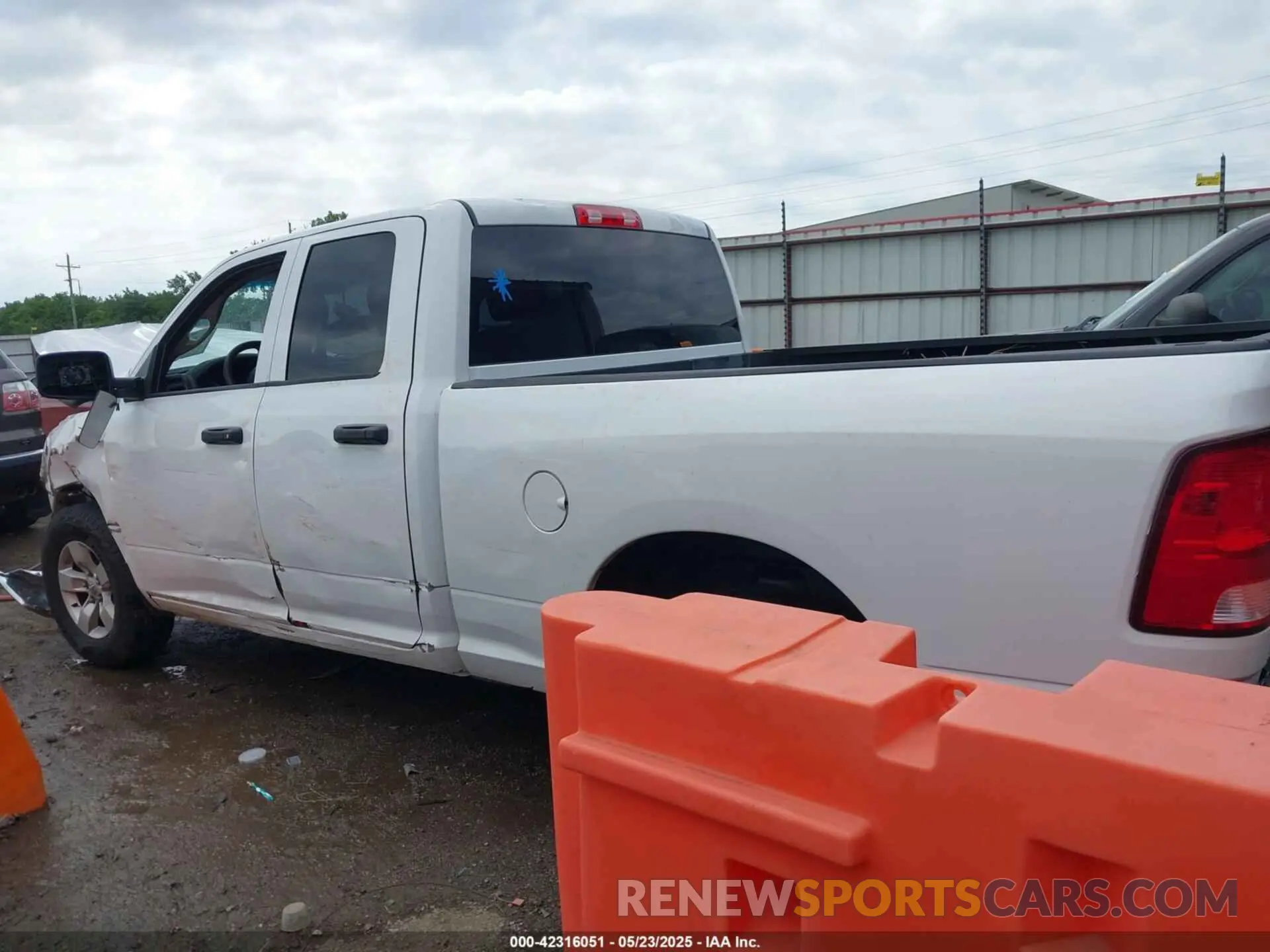 14 Photograph of a damaged car 1C6RR6FT7KS552546 RAM 1500 CLASSIC 2019