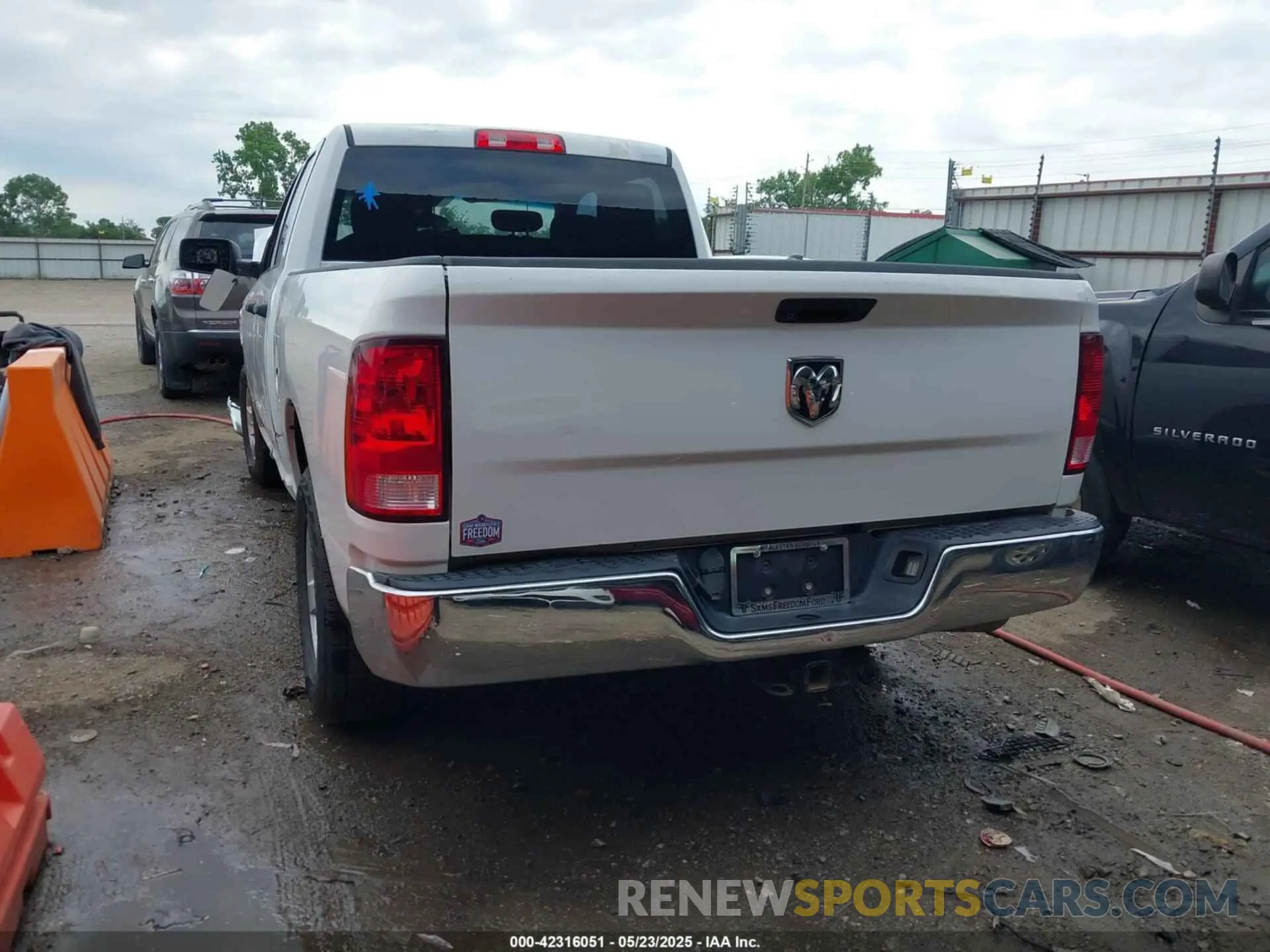 3 Photograph of a damaged car 1C6RR6FT7KS552546 RAM 1500 CLASSIC 2019