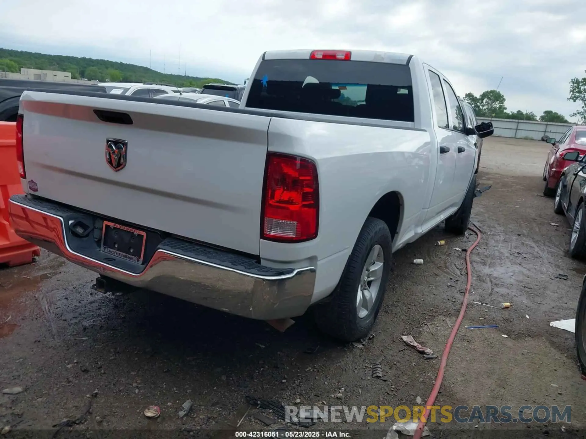 4 Photograph of a damaged car 1C6RR6FT7KS552546 RAM 1500 CLASSIC 2019