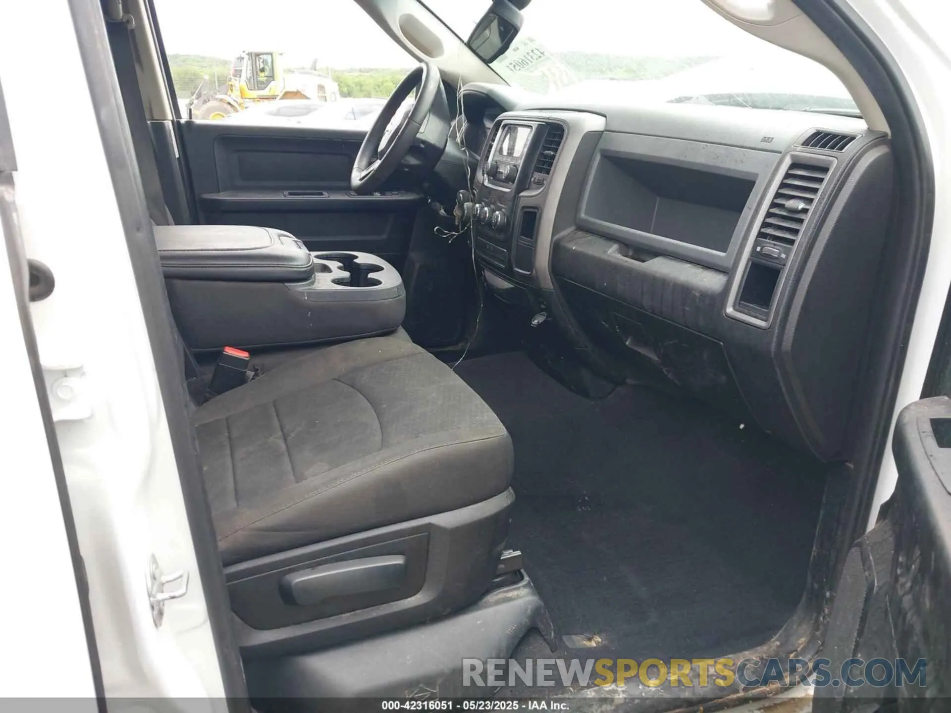 5 Photograph of a damaged car 1C6RR6FT7KS552546 RAM 1500 CLASSIC 2019