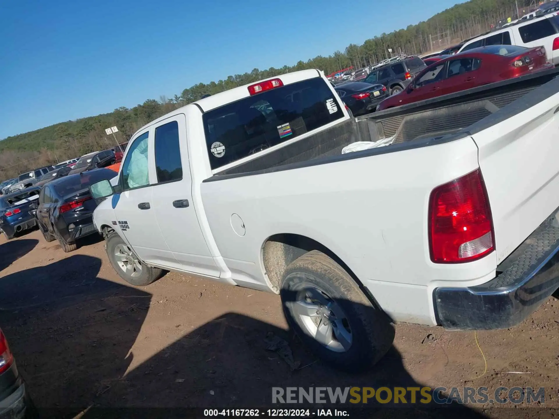 13 Photograph of a damaged car 1C6RR6FTXKS584312 RAM 1500 CLASSIC 2019