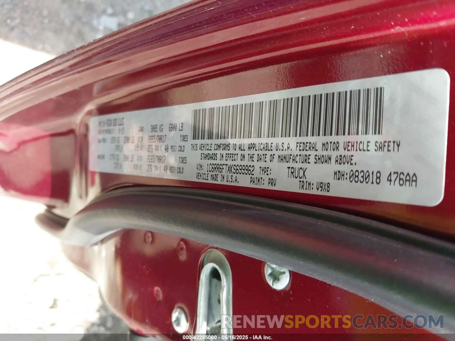 9 Photograph of a damaged car 1C6RR6FTXKS699962 RAM 1500 CLASSIC 2019