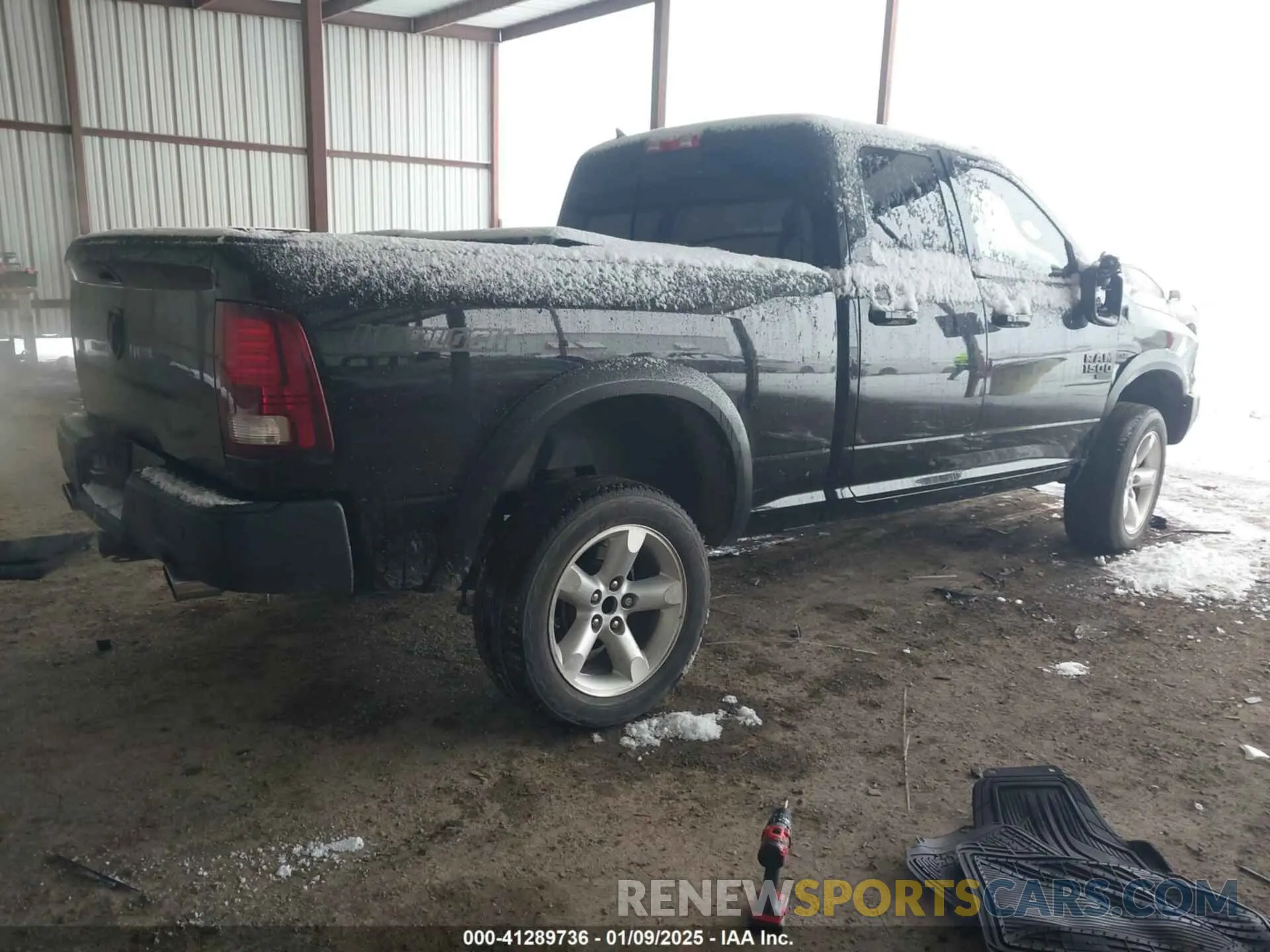 4 Photograph of a damaged car 1C6RR6GT0KS706707 RAM 1500 CLASSIC 2019