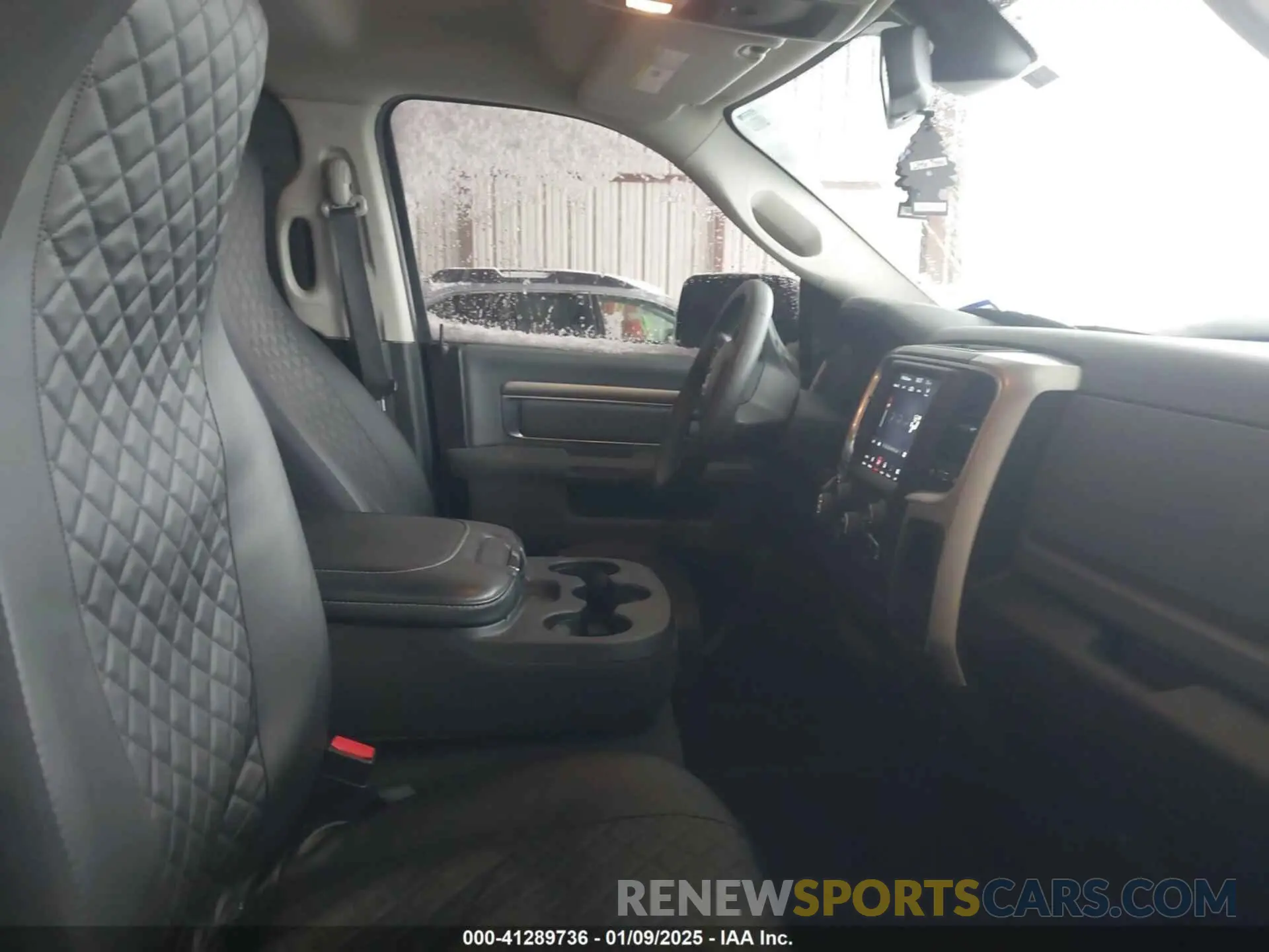 5 Photograph of a damaged car 1C6RR6GT0KS706707 RAM 1500 CLASSIC 2019