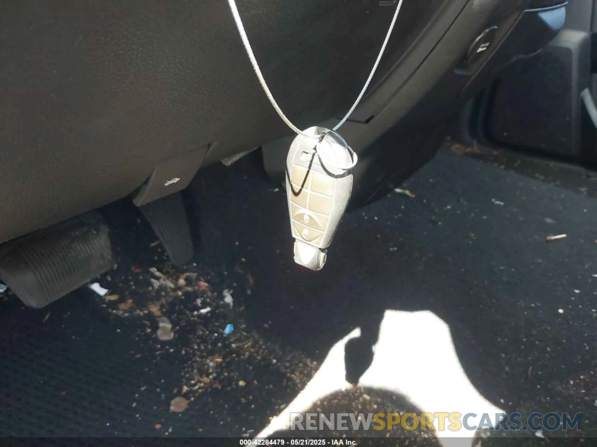 11 Photograph of a damaged car 1C6RR6GTXKS732022 RAM 1500 CLASSIC 2019