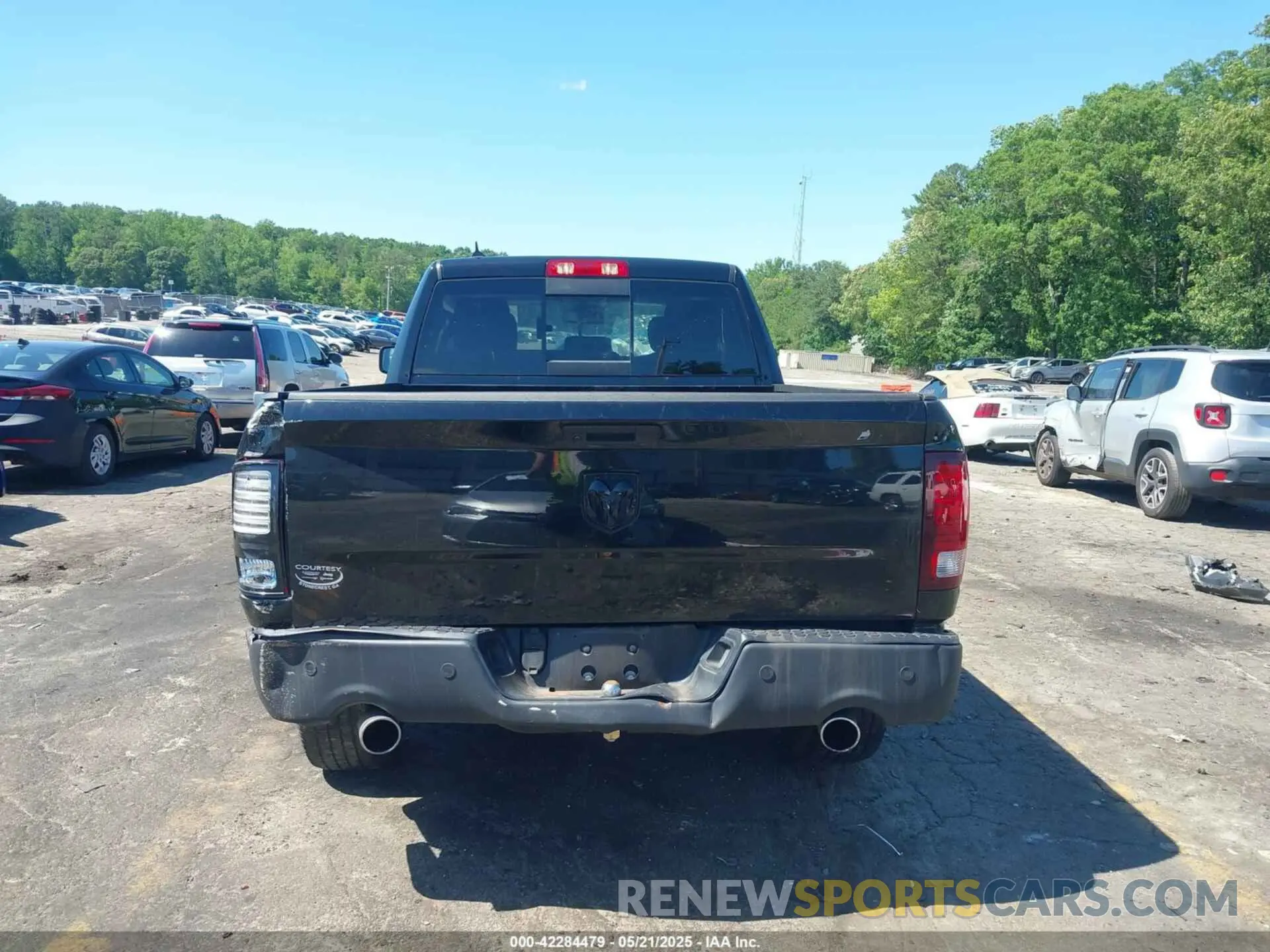 16 Photograph of a damaged car 1C6RR6GTXKS732022 RAM 1500 CLASSIC 2019