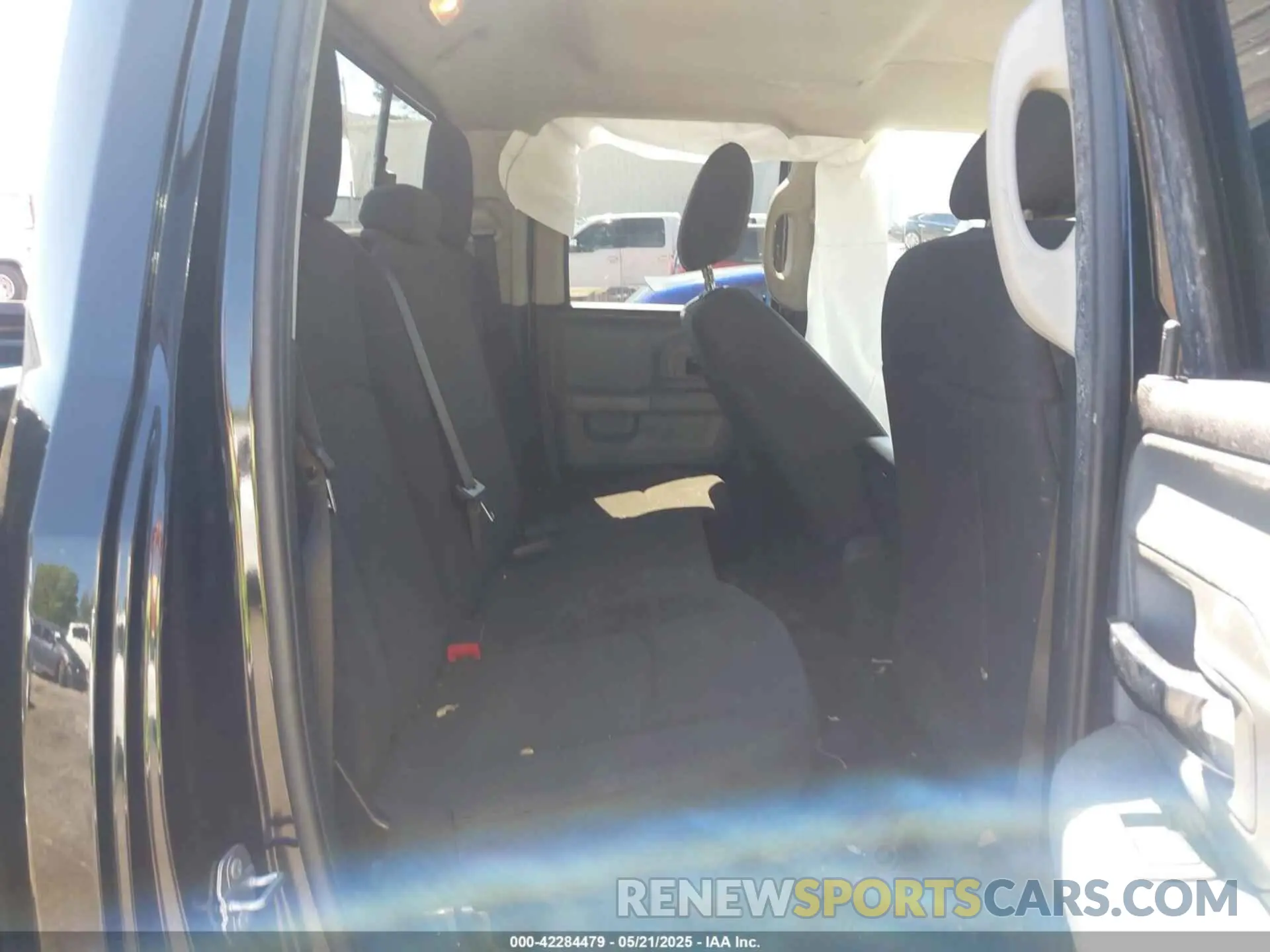 8 Photograph of a damaged car 1C6RR6GTXKS732022 RAM 1500 CLASSIC 2019