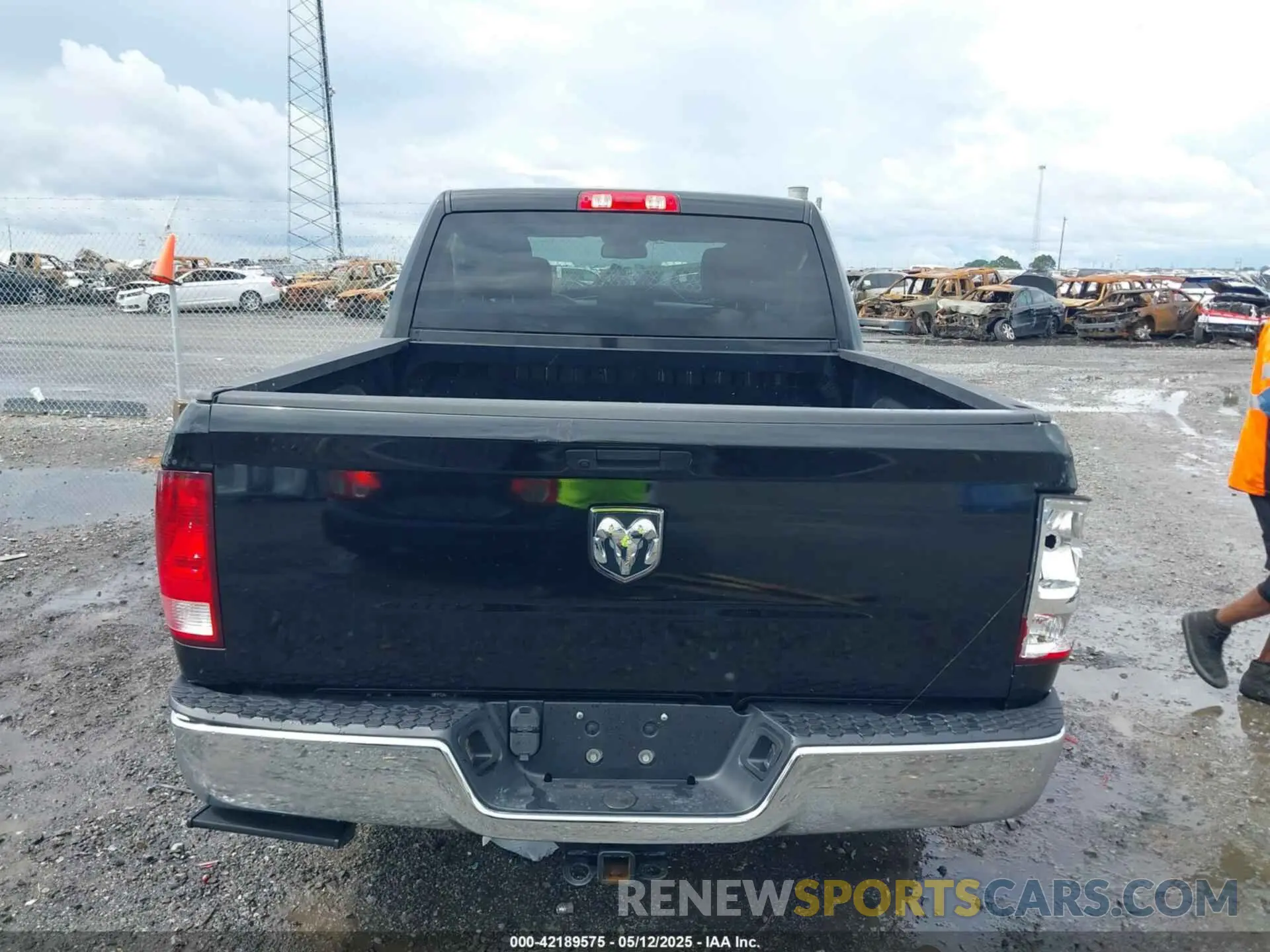 16 Photograph of a damaged car 1C6RR6KG5KS726803 RAM 1500 CLASSIC 2019