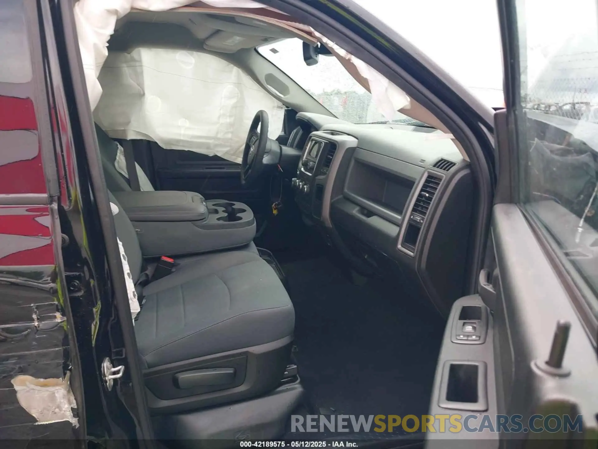 5 Photograph of a damaged car 1C6RR6KG5KS726803 RAM 1500 CLASSIC 2019