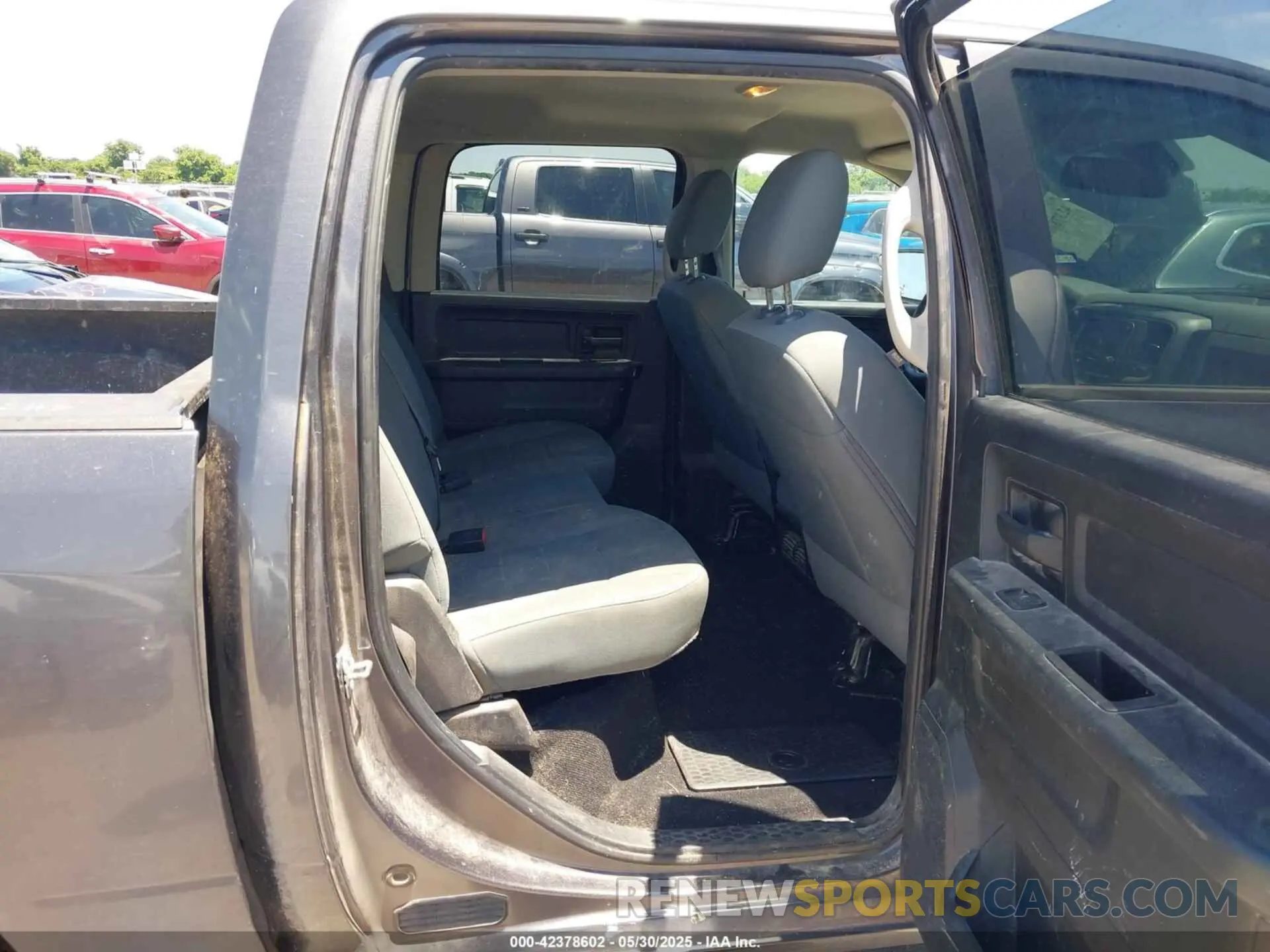 8 Photograph of a damaged car 1C6RR6KG9KS500229 RAM 1500 CLASSIC 2019