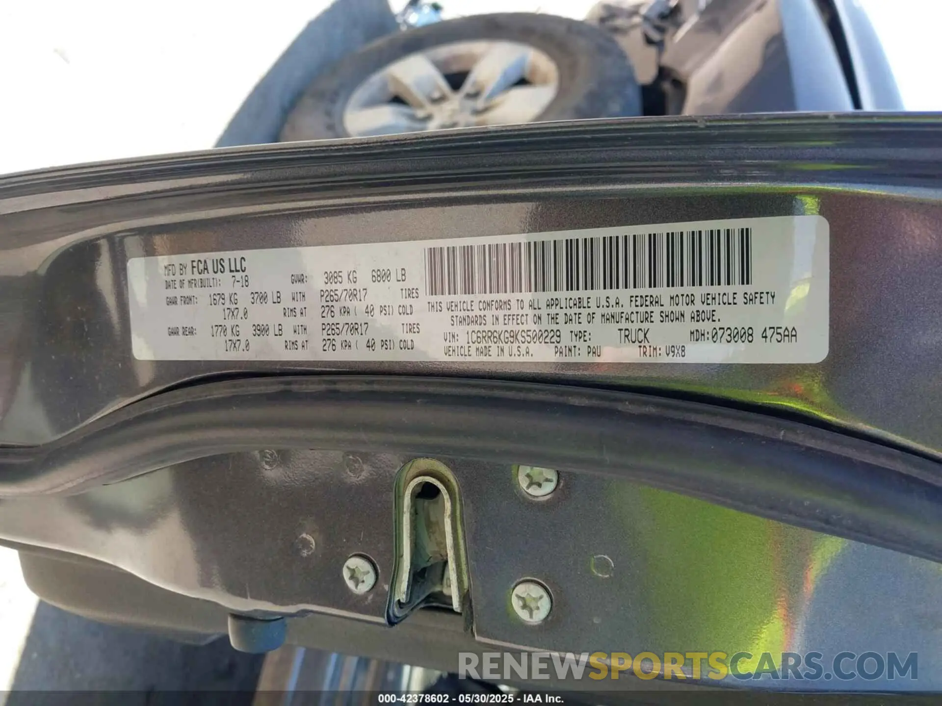 9 Photograph of a damaged car 1C6RR6KG9KS500229 RAM 1500 CLASSIC 2019