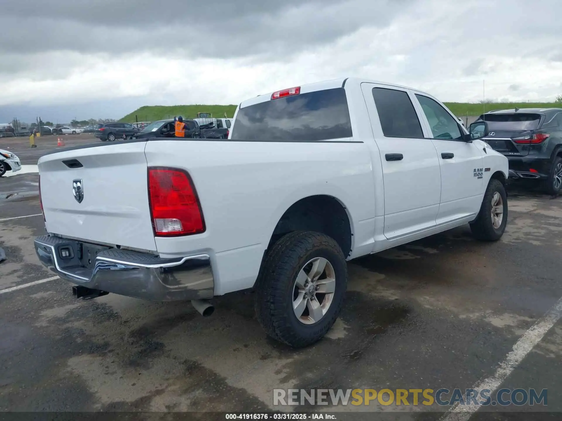 4 Photograph of a damaged car 1C6RR6KM8KS749546 RAM 1500 CLASSIC 2019