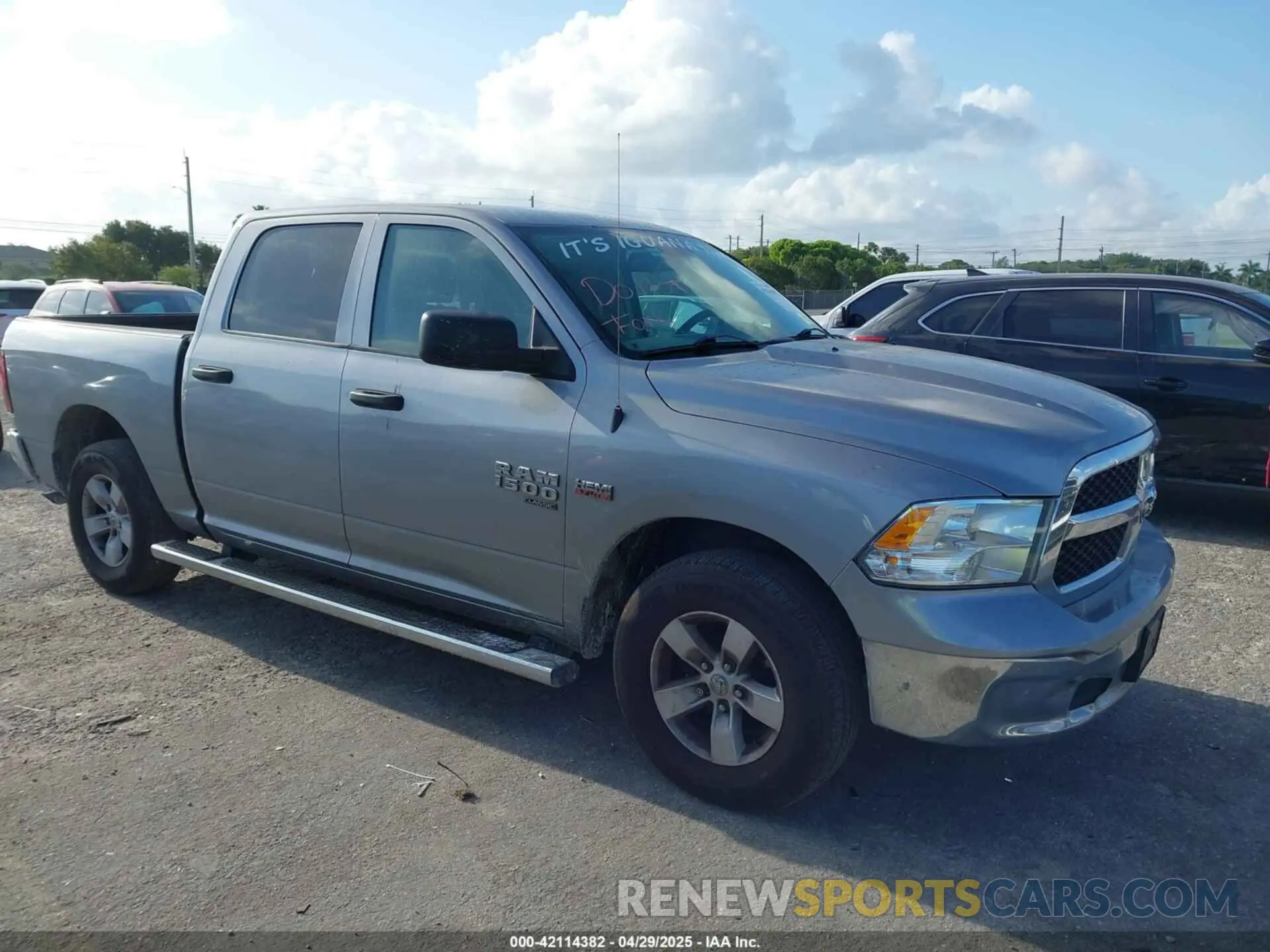 1 Photograph of a damaged car 1C6RR6KT1KS746771 RAM 1500 CLASSIC 2019