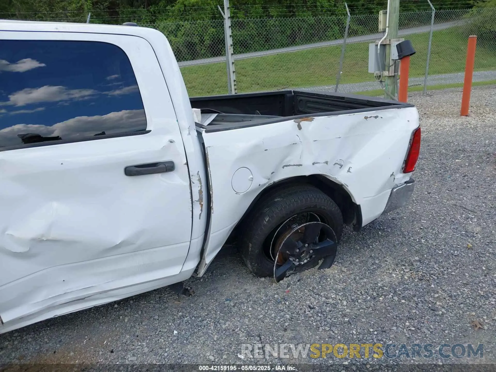 13 Photograph of a damaged car 1C6RR6KT5KS552244 RAM 1500 CLASSIC 2019