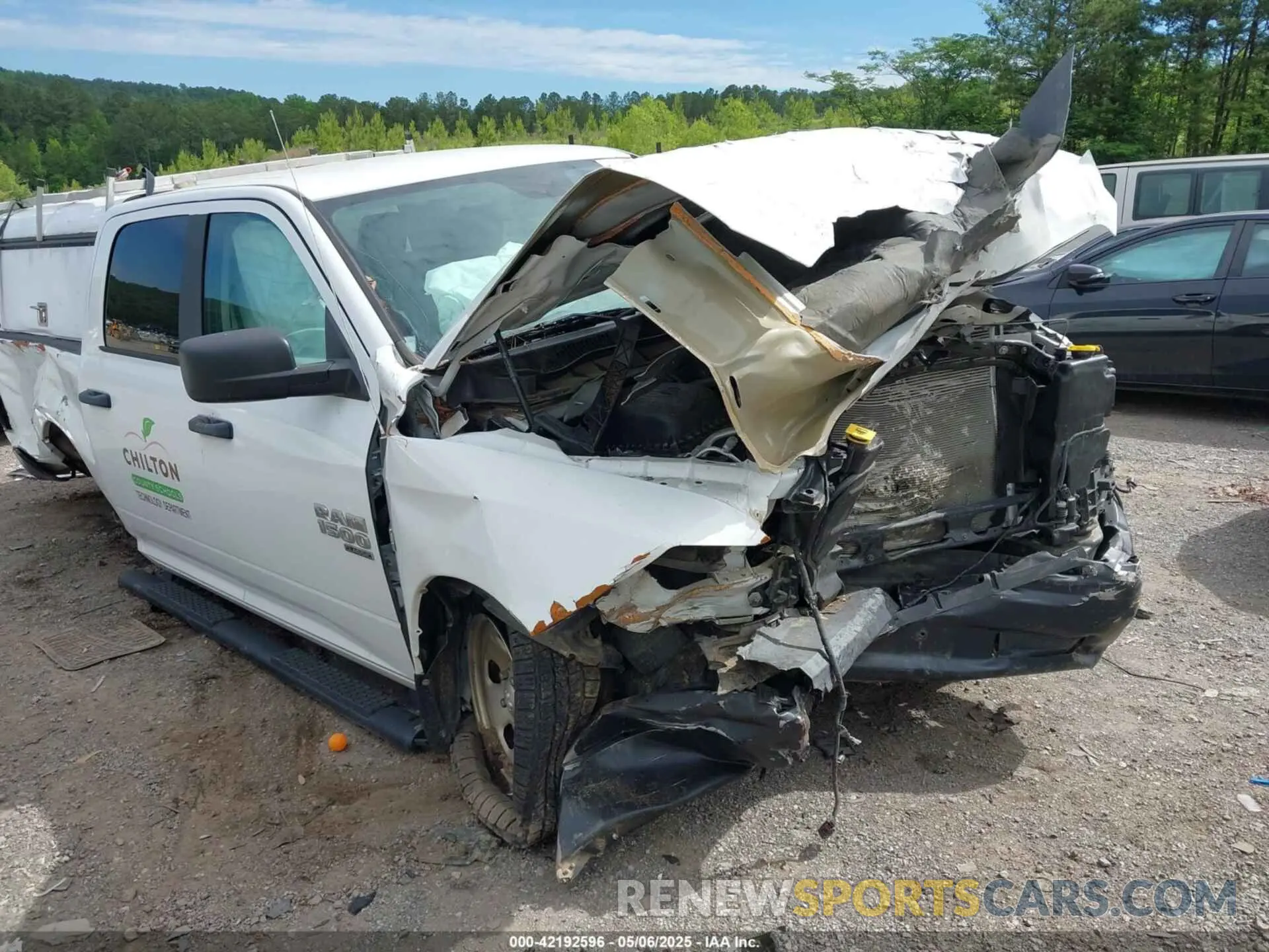 1 Photograph of a damaged car 1C6RR6KT7KS600679 RAM 1500 CLASSIC 2019