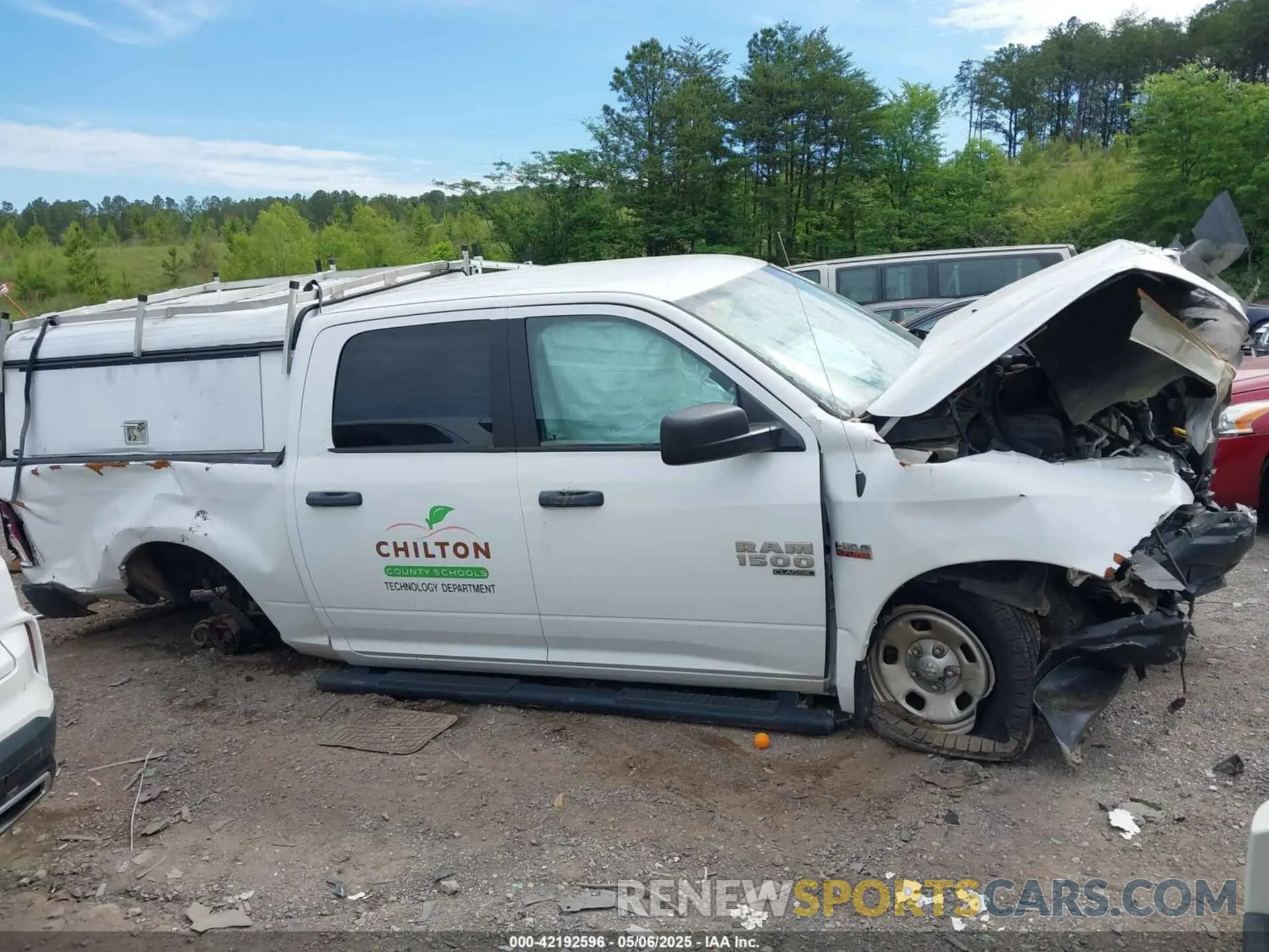 13 Photograph of a damaged car 1C6RR6KT7KS600679 RAM 1500 CLASSIC 2019
