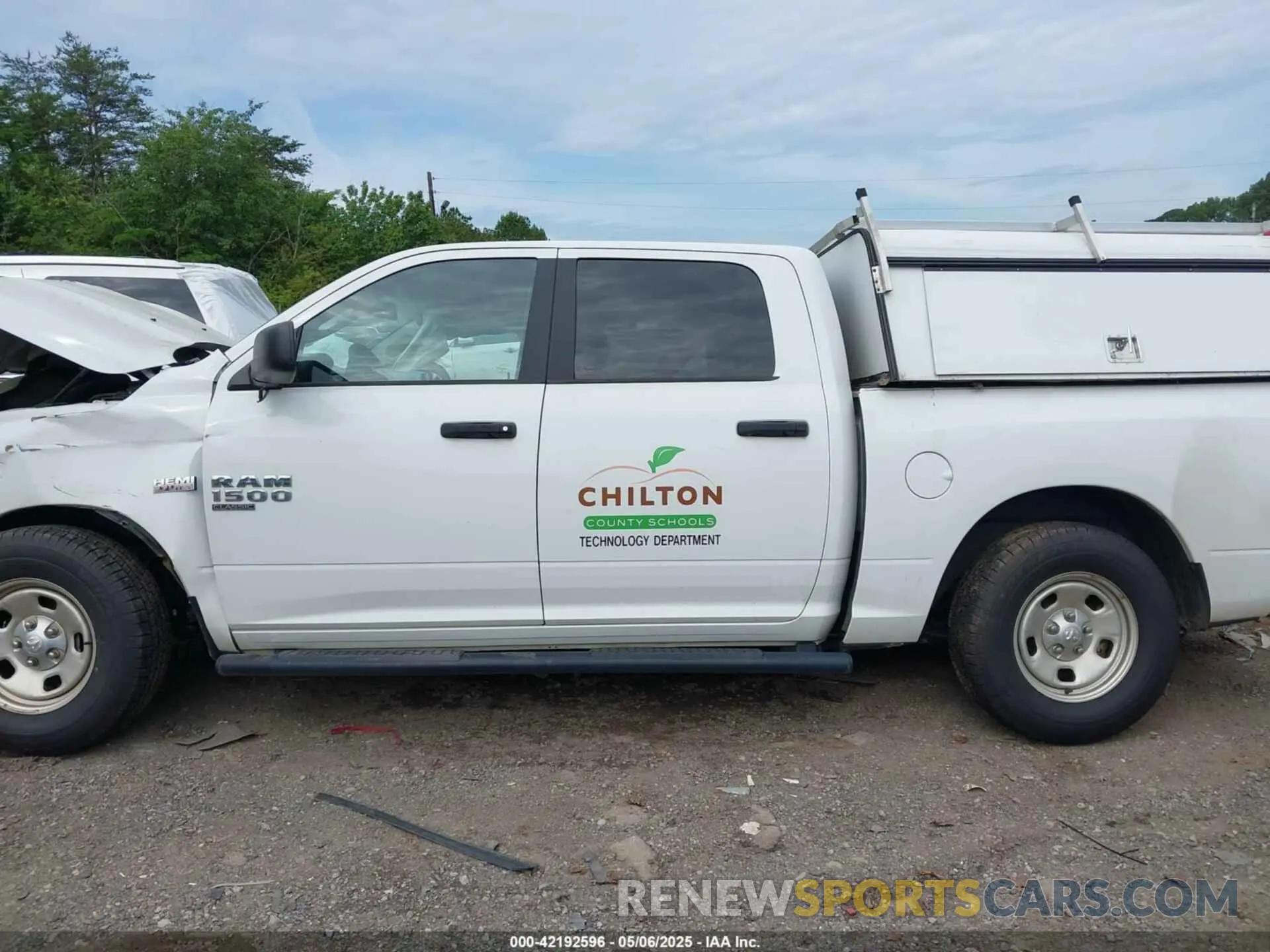 14 Photograph of a damaged car 1C6RR6KT7KS600679 RAM 1500 CLASSIC 2019