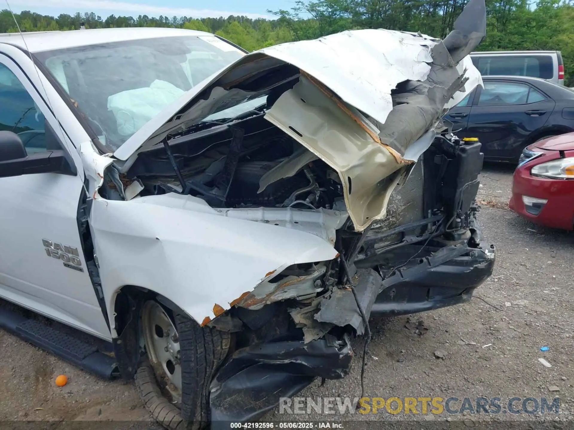 17 Photograph of a damaged car 1C6RR6KT7KS600679 RAM 1500 CLASSIC 2019