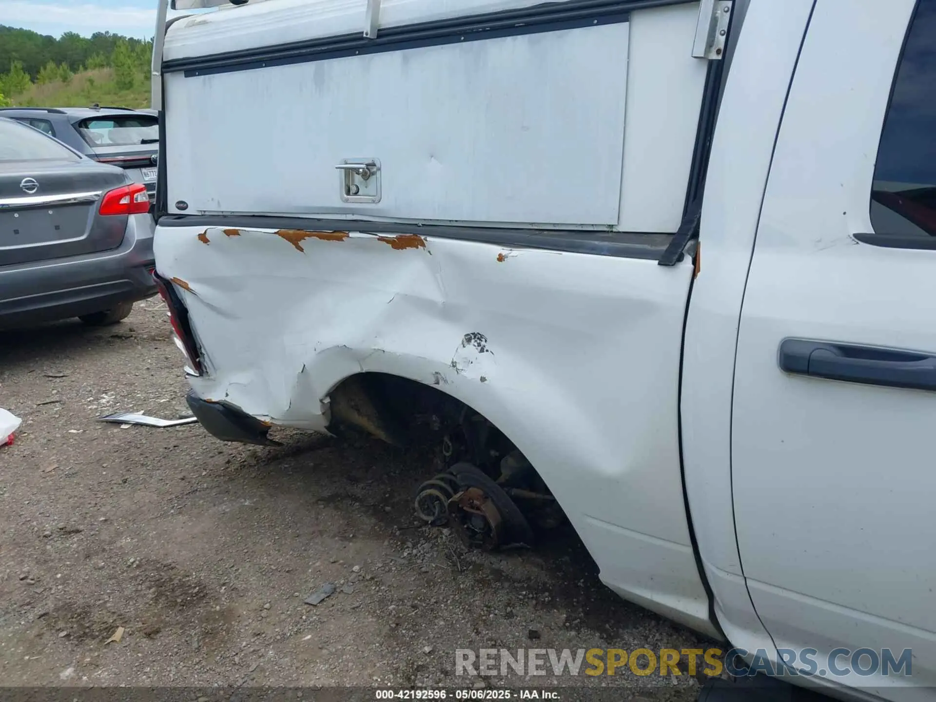 18 Photograph of a damaged car 1C6RR6KT7KS600679 RAM 1500 CLASSIC 2019