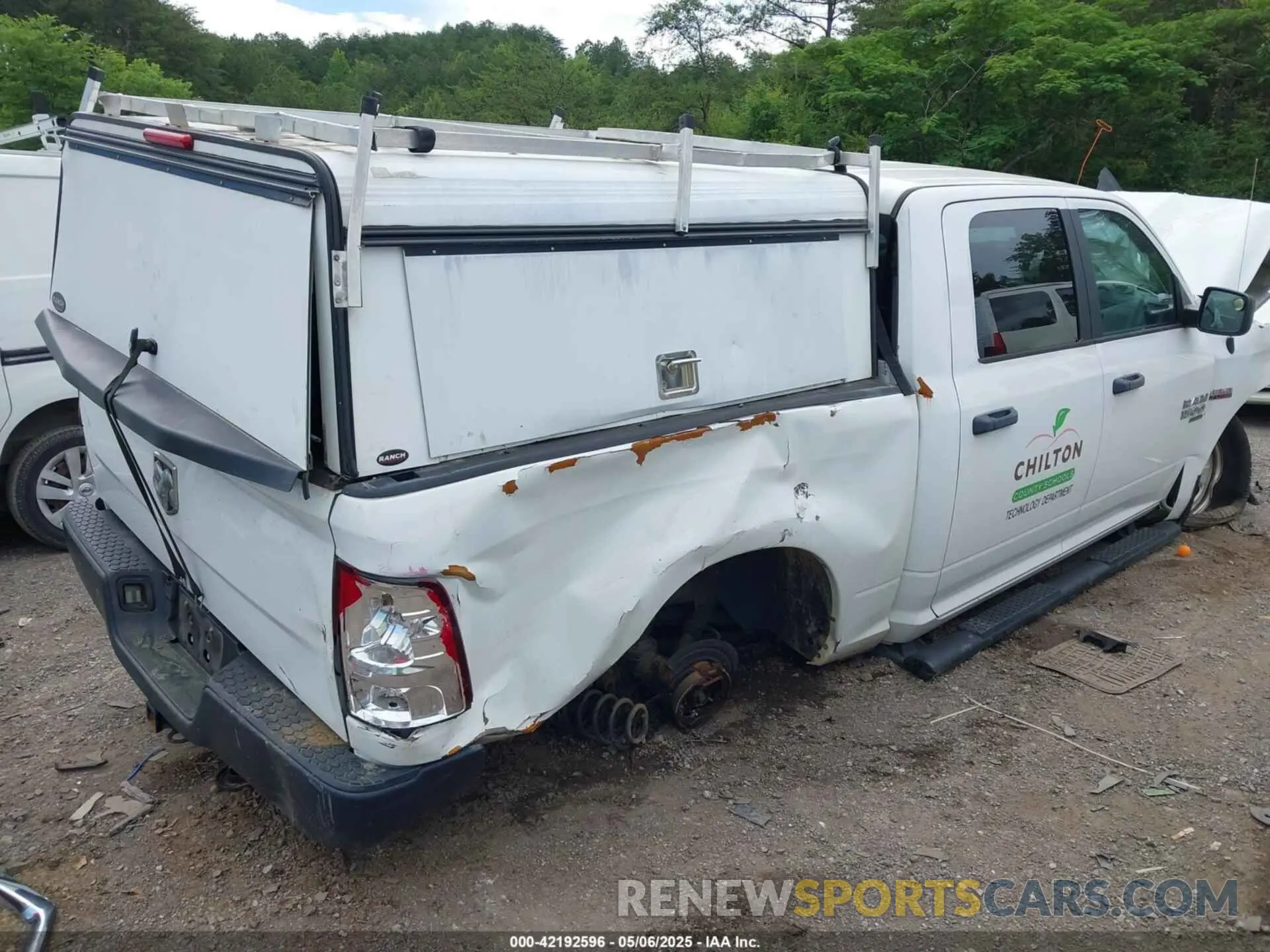 4 Photograph of a damaged car 1C6RR6KT7KS600679 RAM 1500 CLASSIC 2019