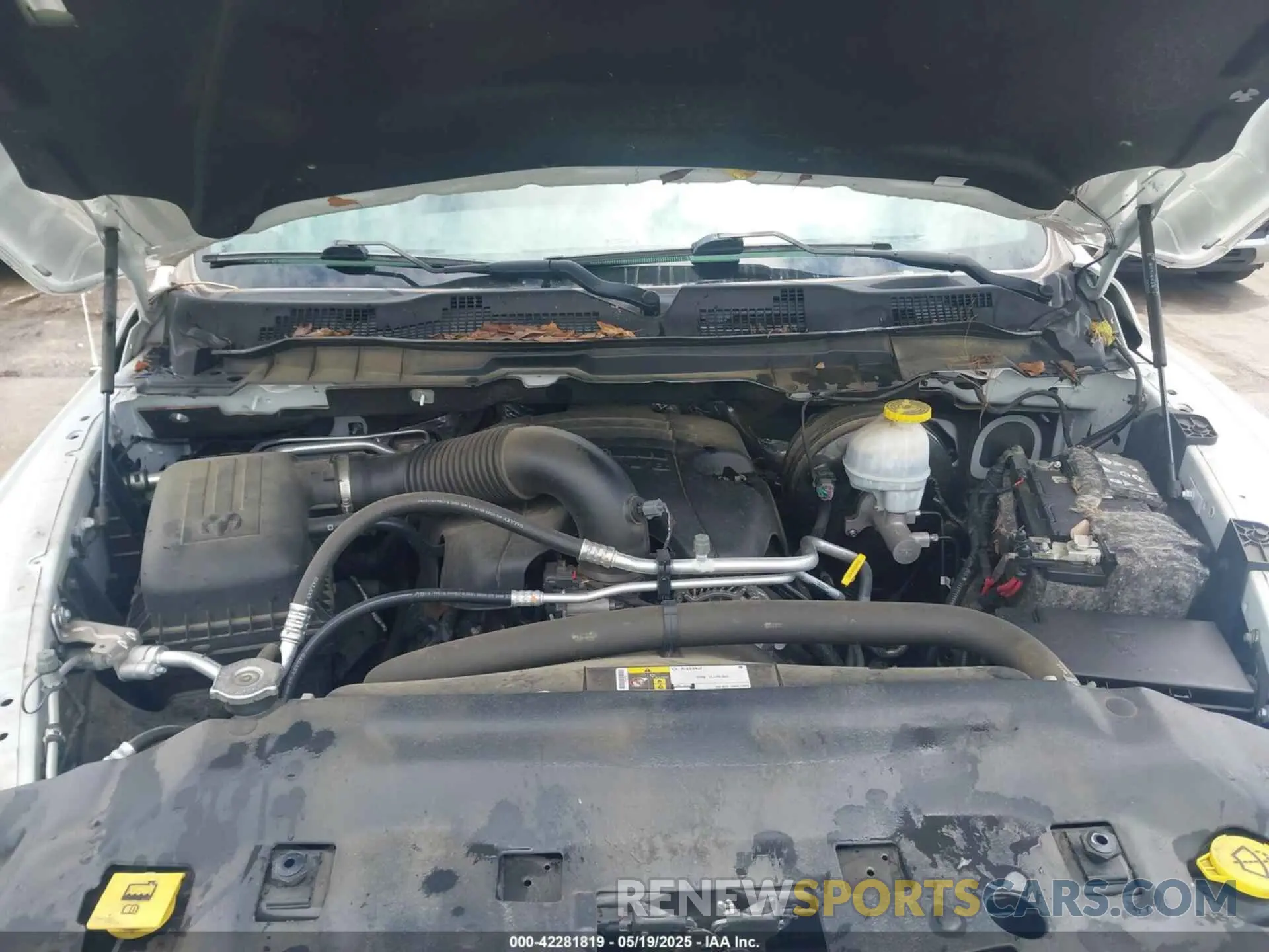 10 Photograph of a damaged car 1C6RR6LT2KS619557 RAM 1500 CLASSIC 2019