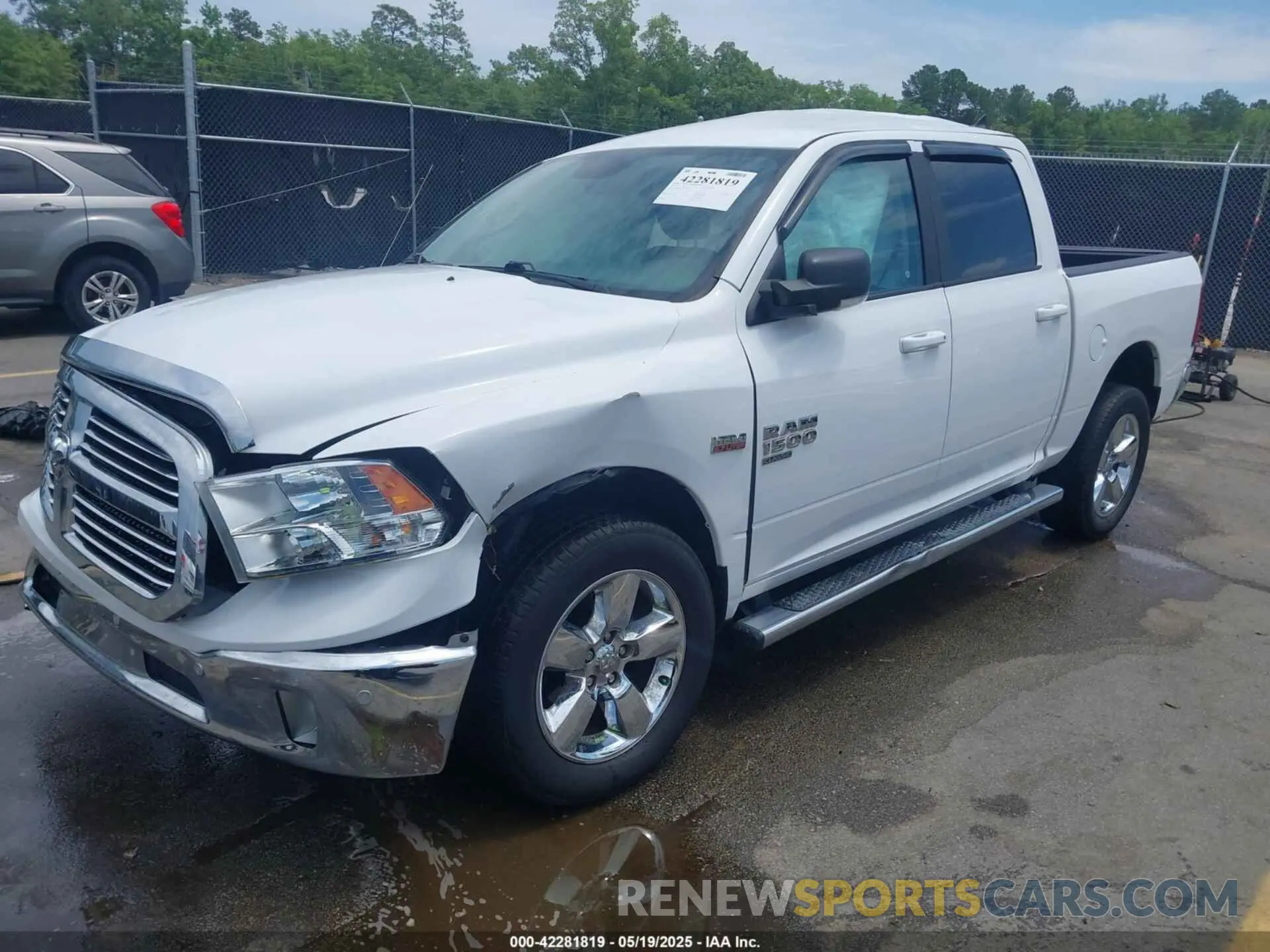 2 Photograph of a damaged car 1C6RR6LT2KS619557 RAM 1500 CLASSIC 2019