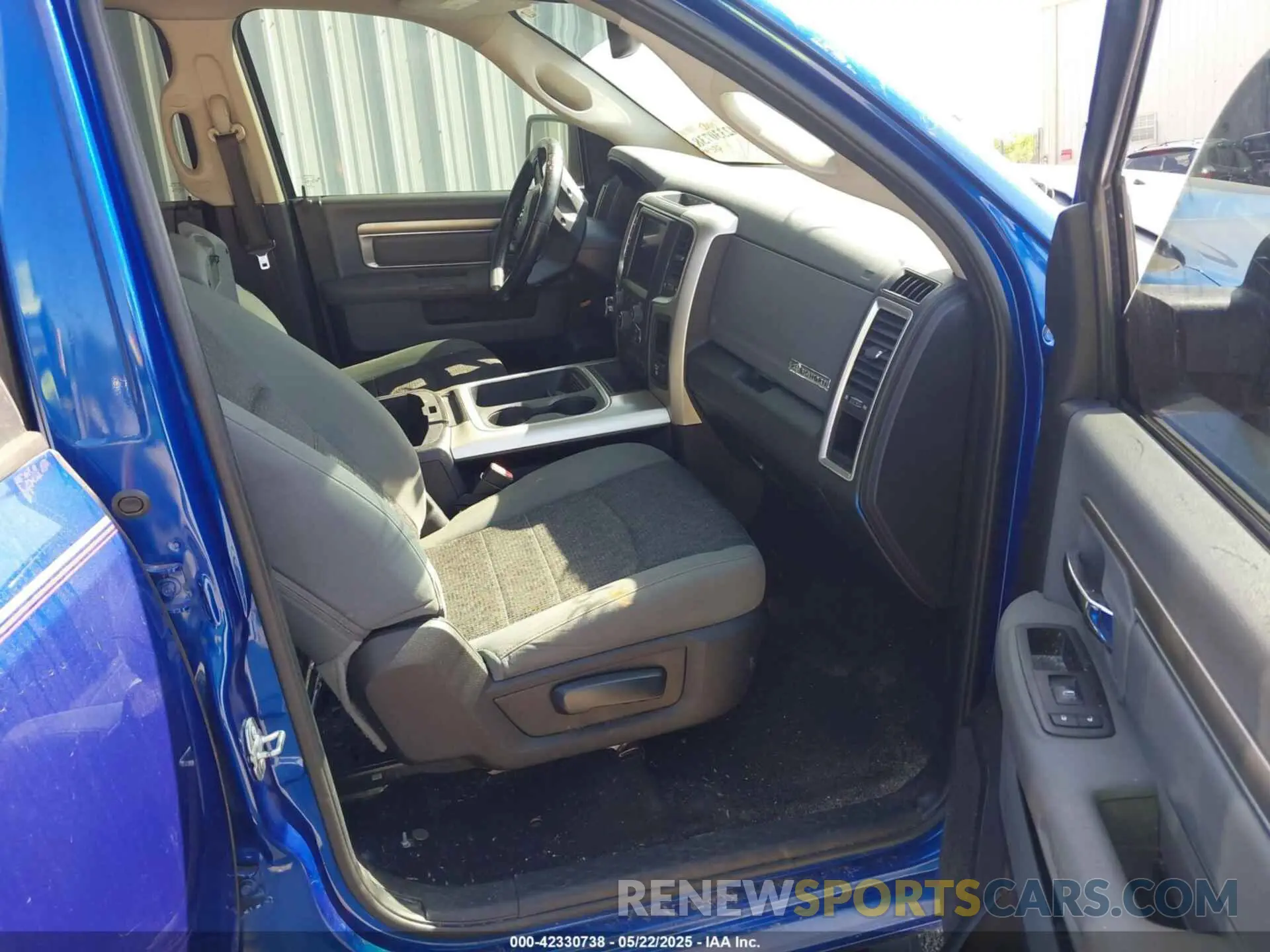 5 Photograph of a damaged car 1C6RR6LT3KS673689 RAM 1500 CLASSIC 2019