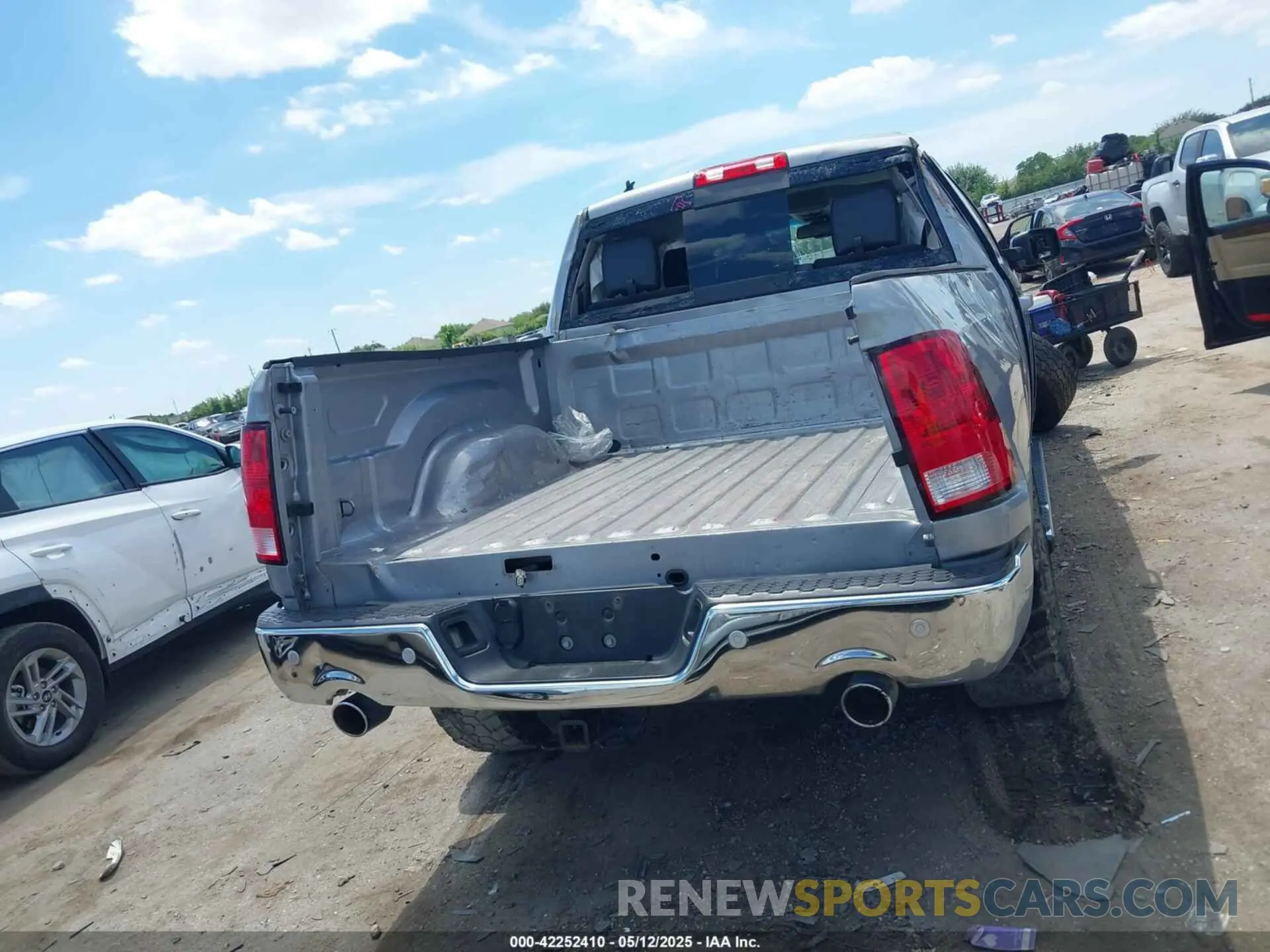 16 Photograph of a damaged car 1C6RR6LT4KS604798 RAM 1500 CLASSIC 2019