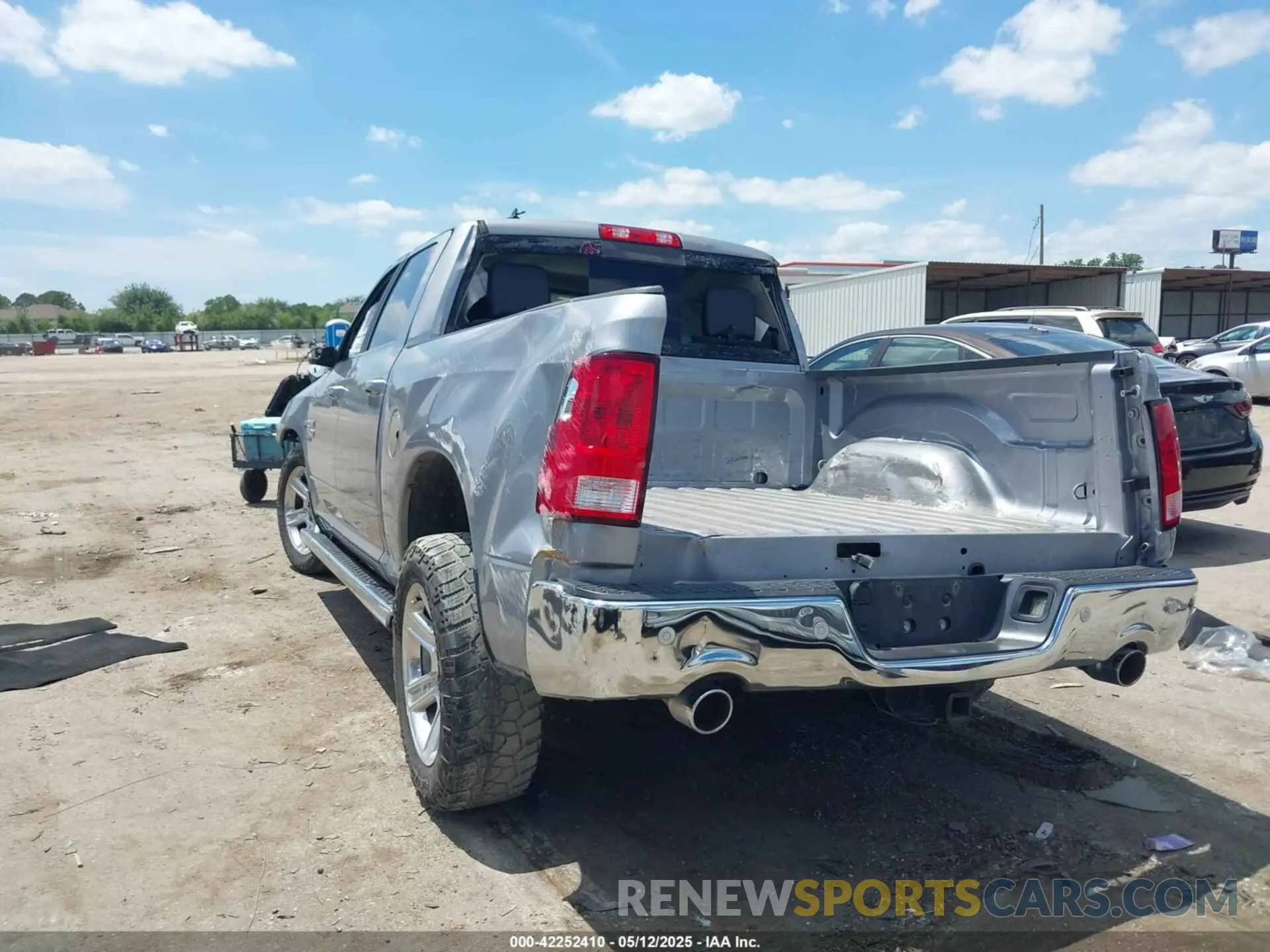 3 Photograph of a damaged car 1C6RR6LT4KS604798 RAM 1500 CLASSIC 2019
