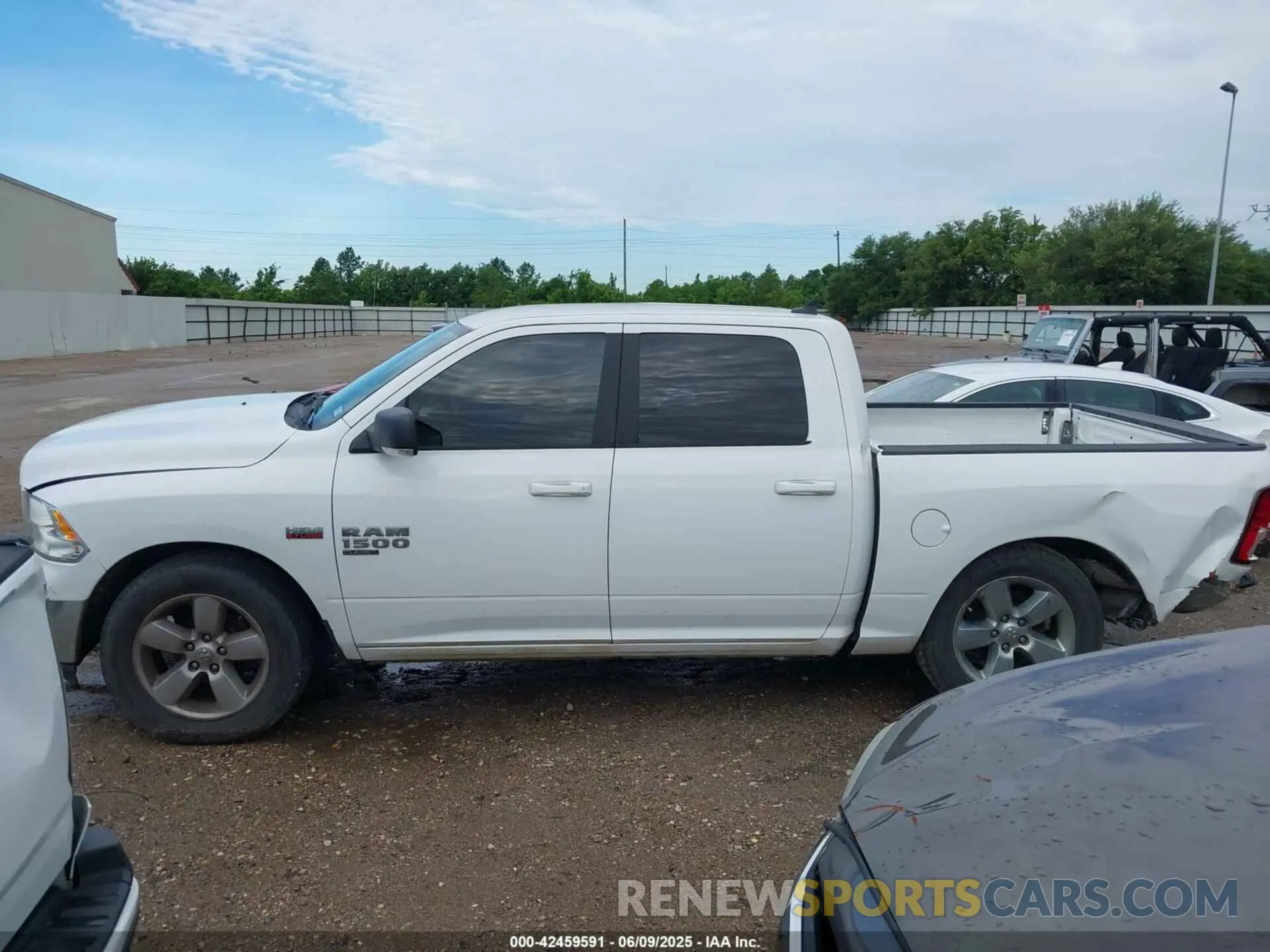 14 Photograph of a damaged car 1C6RR6LT5KS573626 RAM 1500 CLASSIC 2019