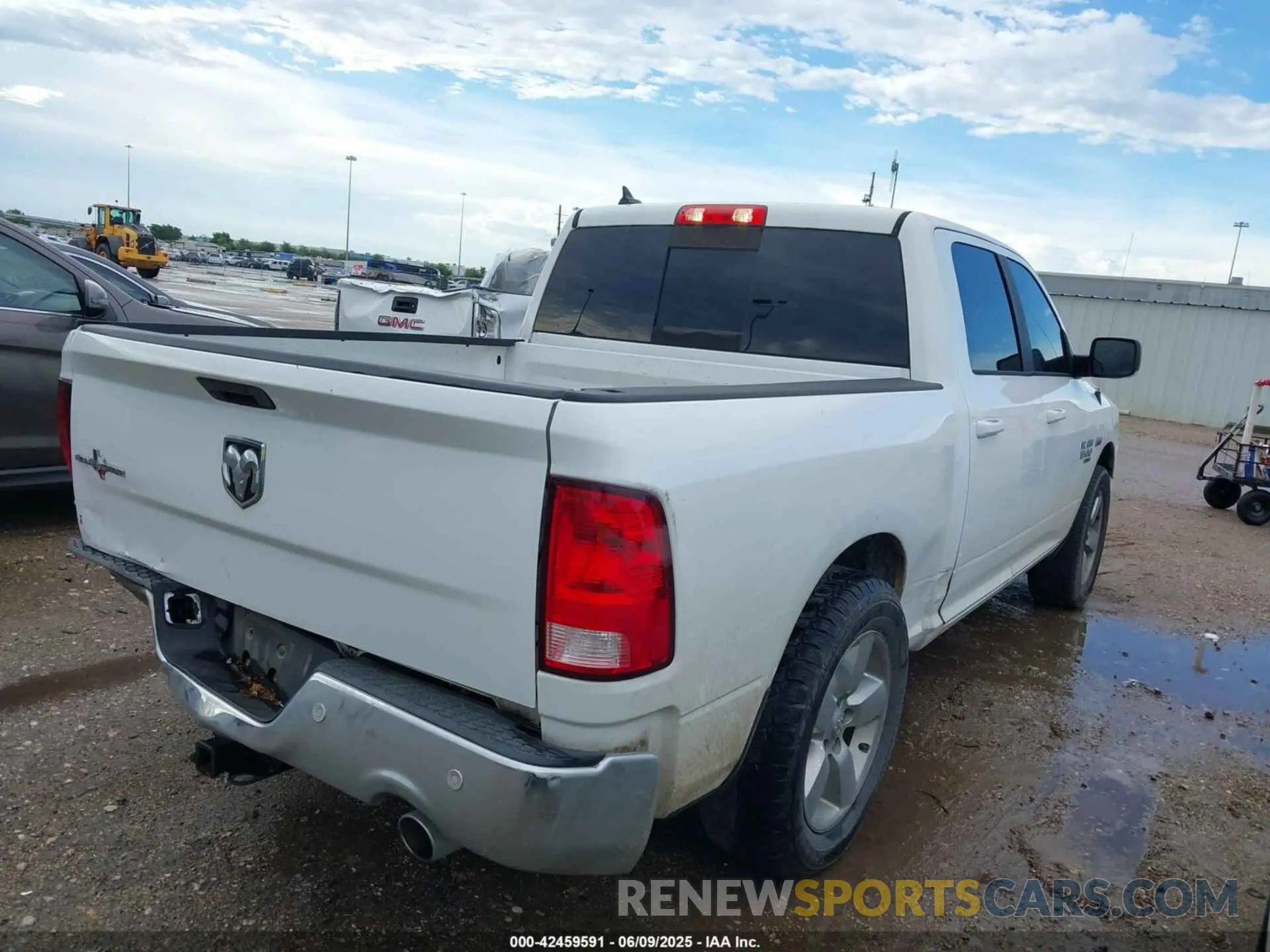 4 Photograph of a damaged car 1C6RR6LT5KS573626 RAM 1500 CLASSIC 2019