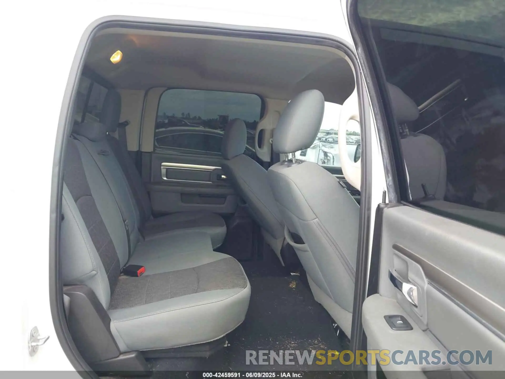 8 Photograph of a damaged car 1C6RR6LT5KS573626 RAM 1500 CLASSIC 2019