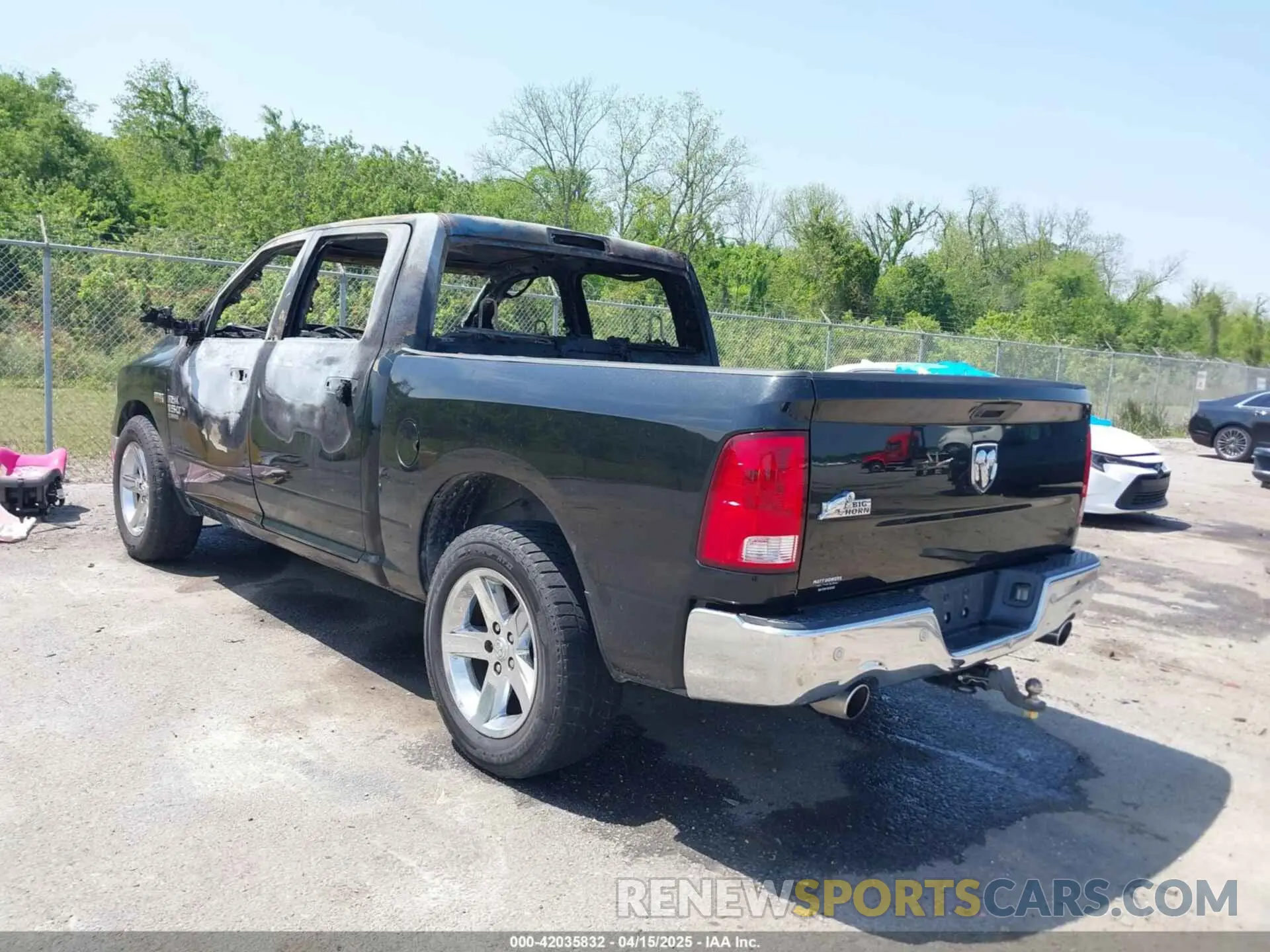 3 Photograph of a damaged car 1C6RR6LT6KS554759 RAM 1500 CLASSIC 2019