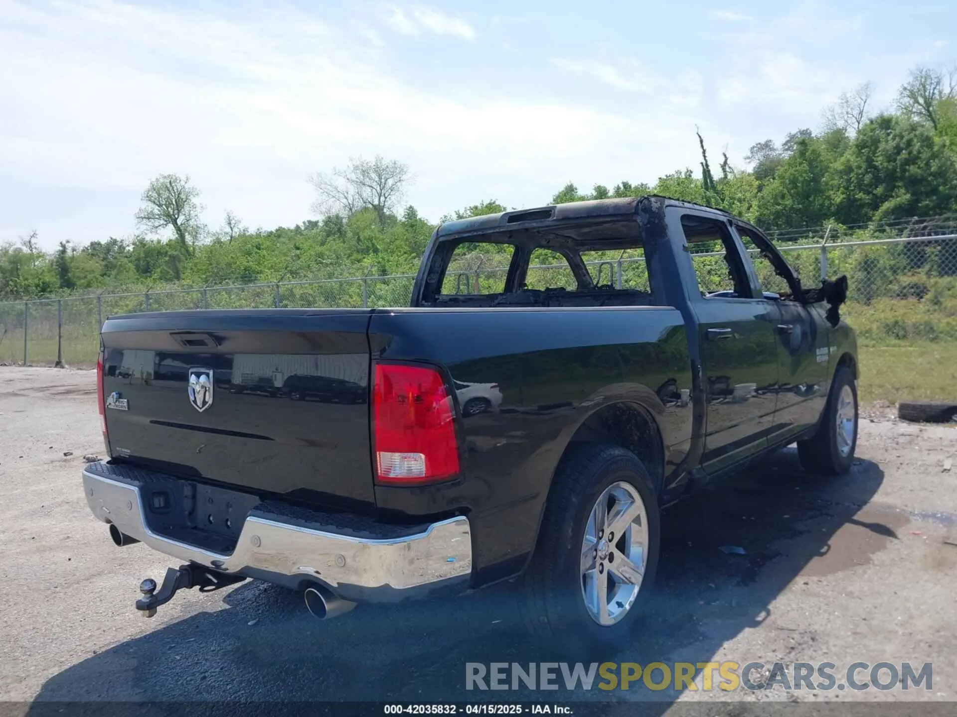 4 Photograph of a damaged car 1C6RR6LT6KS554759 RAM 1500 CLASSIC 2019
