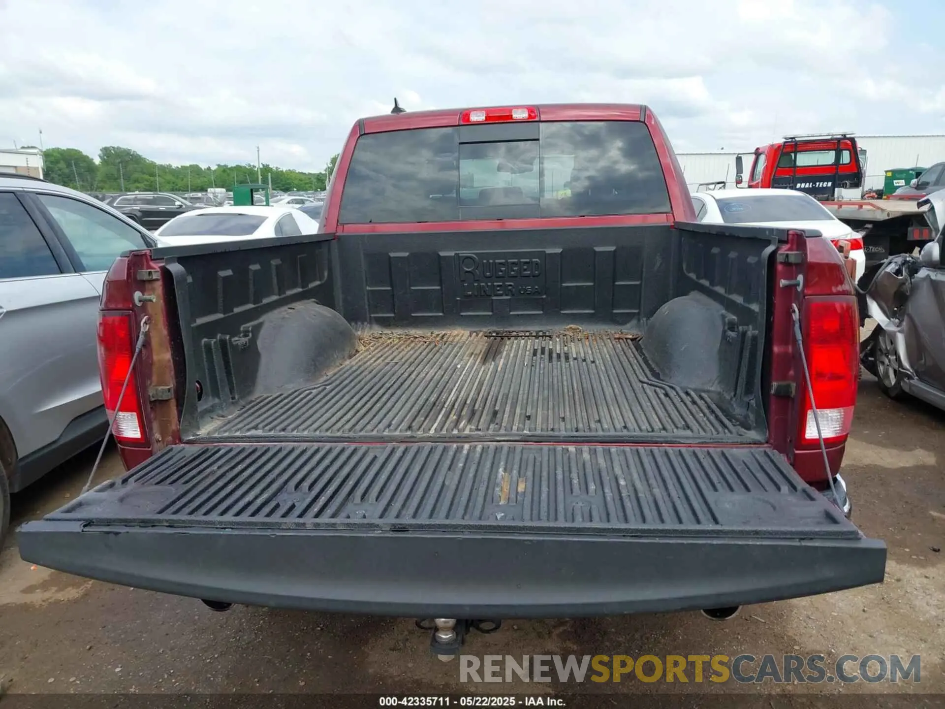 16 Photograph of a damaged car 1C6RR6LT7KS529739 RAM 1500 CLASSIC 2019