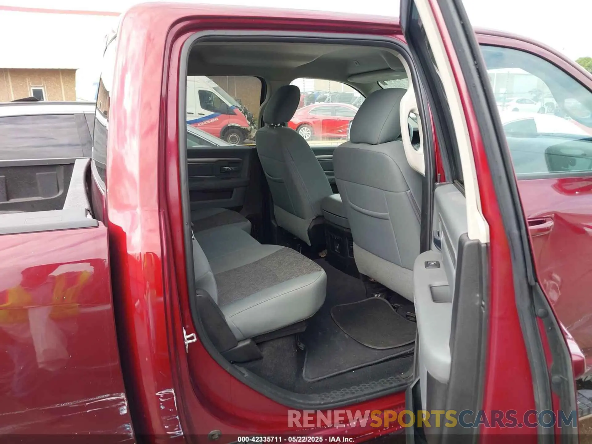 8 Photograph of a damaged car 1C6RR6LT7KS529739 RAM 1500 CLASSIC 2019