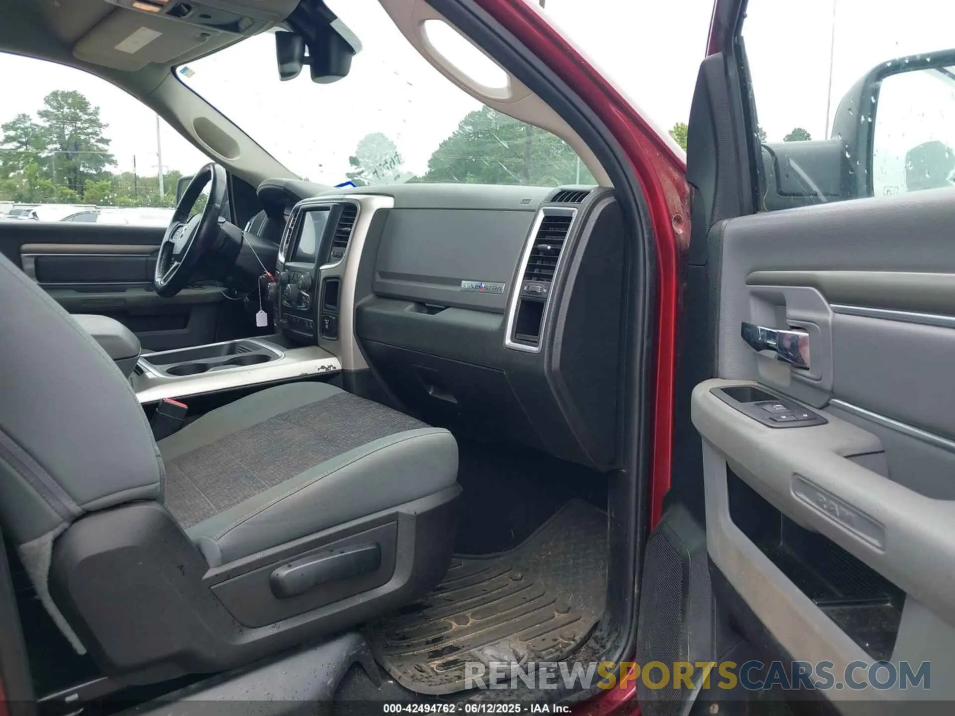 5 Photograph of a damaged car 1C6RR6LT8KS521598 RAM 1500 CLASSIC 2019